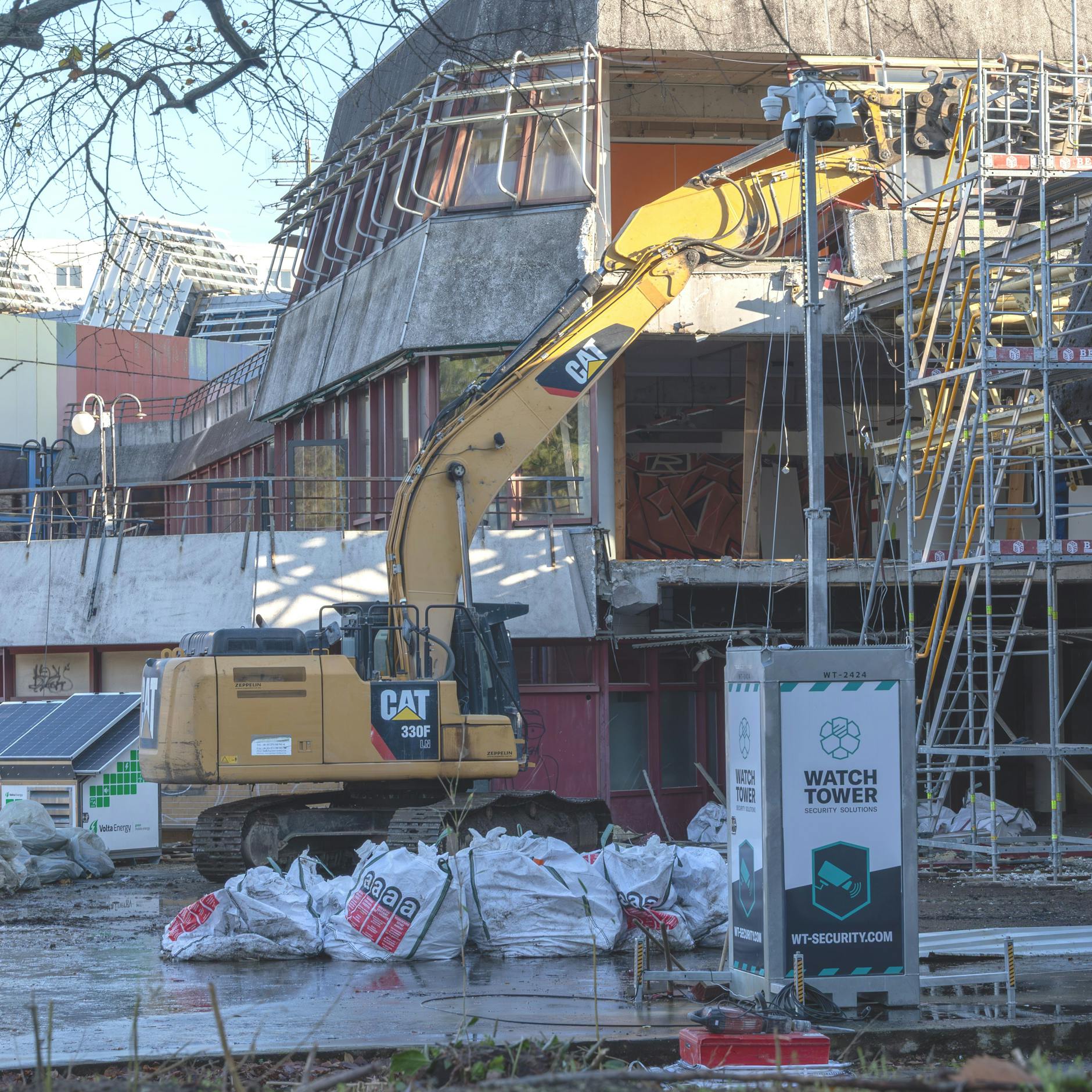 Image - Bagger wüten am SEZ und der Bausenator sagt: Das ist kein Abriss
