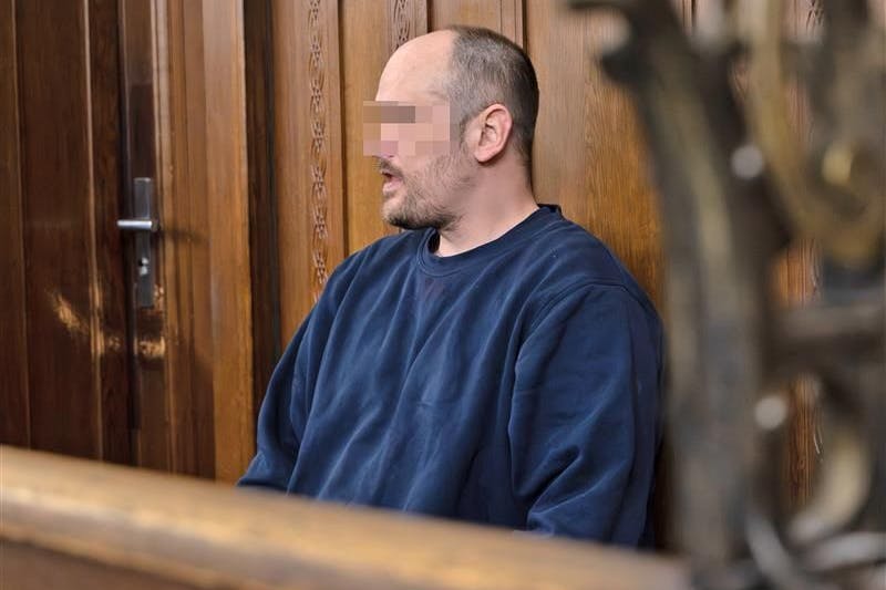 Nötigung, versuchter Totschlag, gefährlicher Eingriff in den Straßenverkehr, vorsätzliche Körperverletzung: Die Anklage gegen Nico N. ist lang. Er soll in Berlin einen Kinderwagen samt Baby auf eine befahrene Straße geschoben haben.