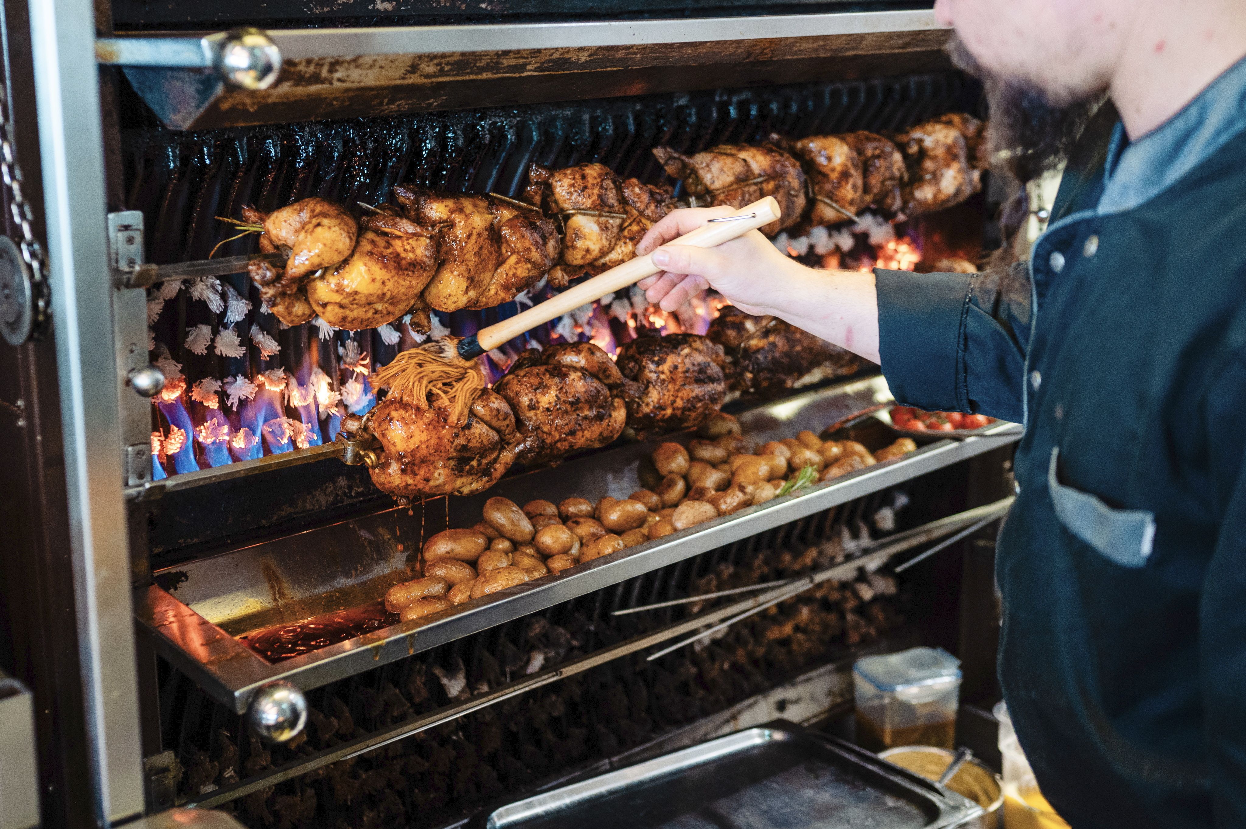 Image - Rotisserie Weingrün in Mitte: Da lachen doch die Hühner