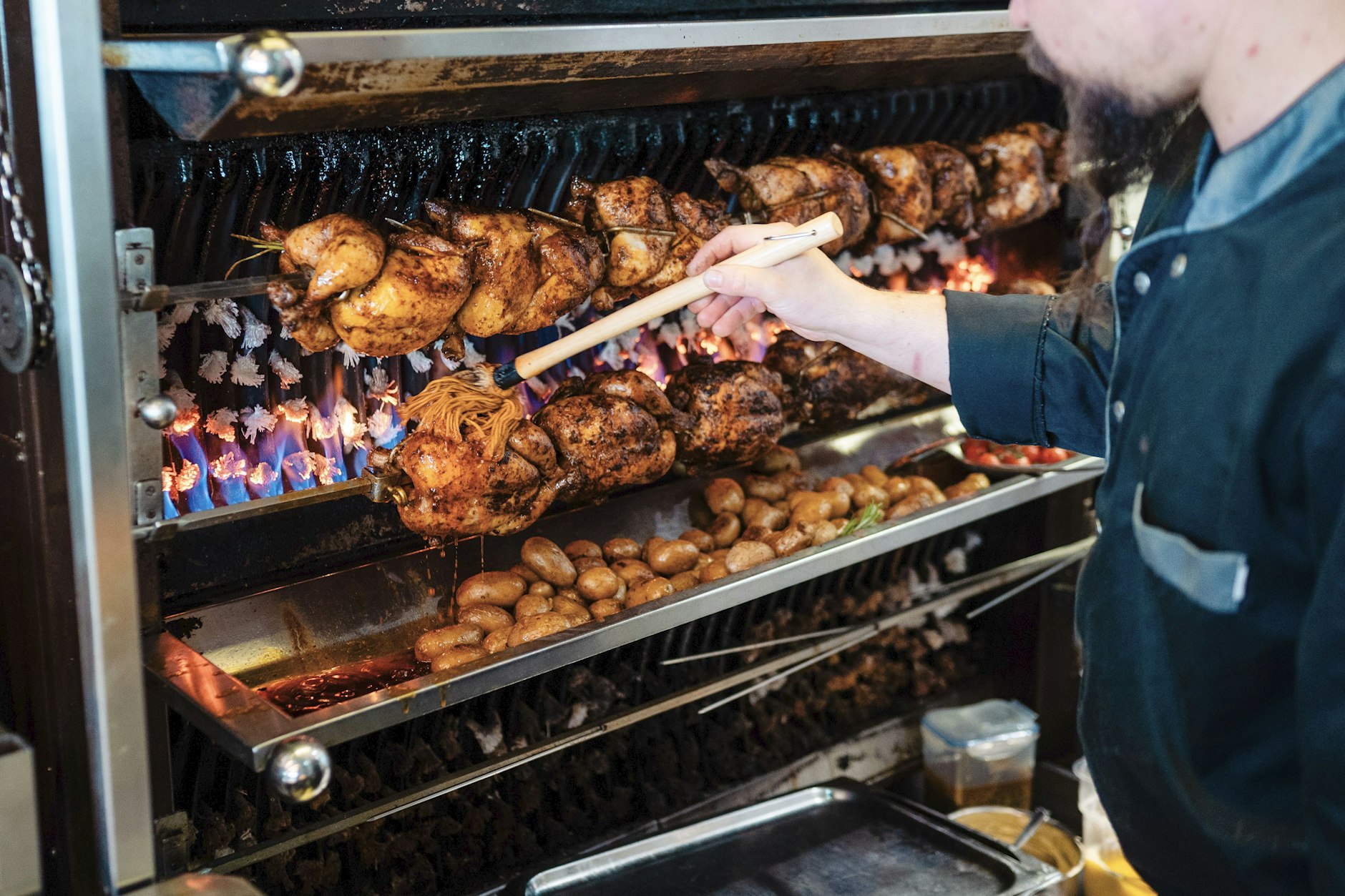 Rotisserie Weingrün: Hier dreht sich alles um den Gockel