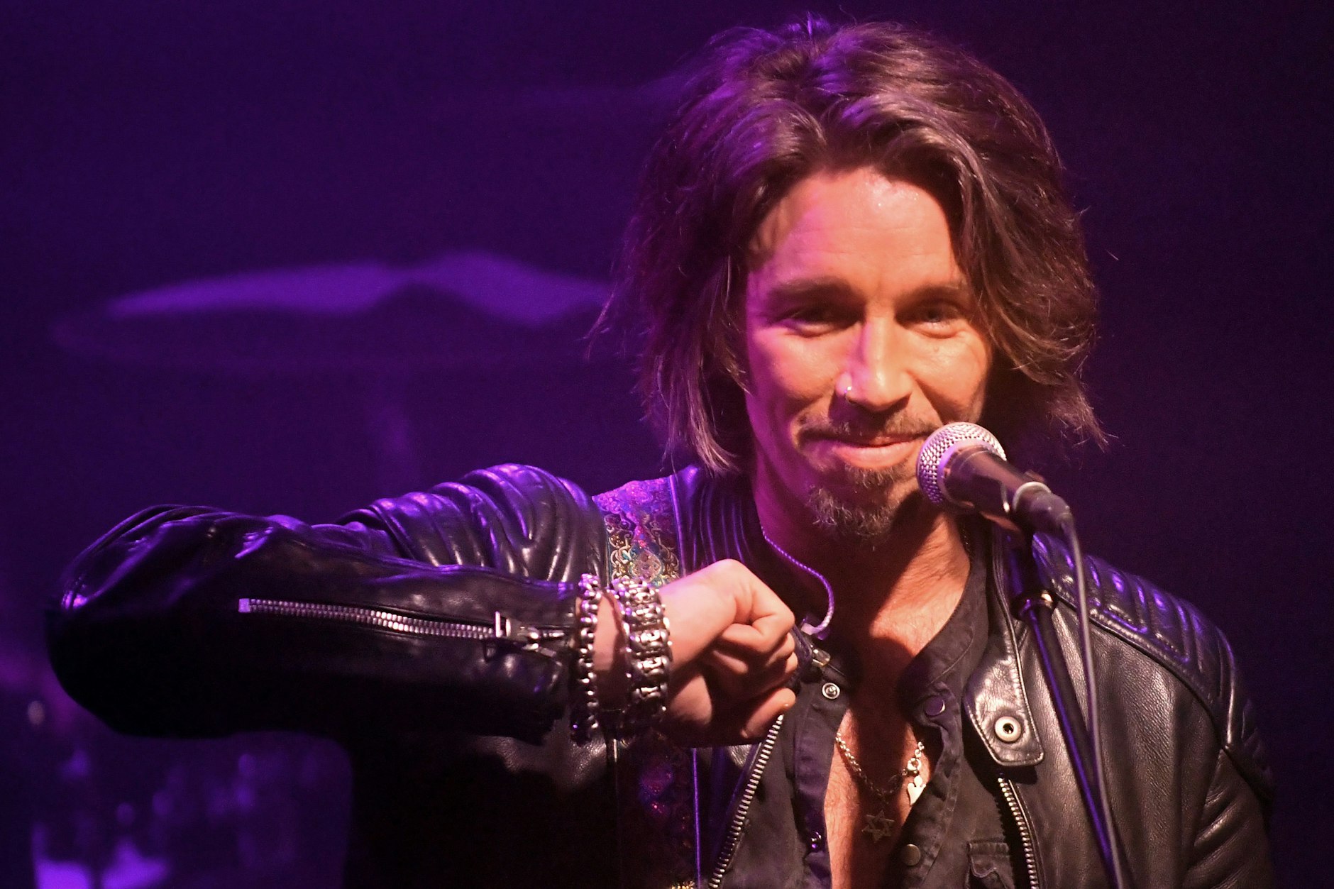 Traut sich wieder auf die Bühne: Gil Ofarim will nach einem Skandal in den Dschungel.