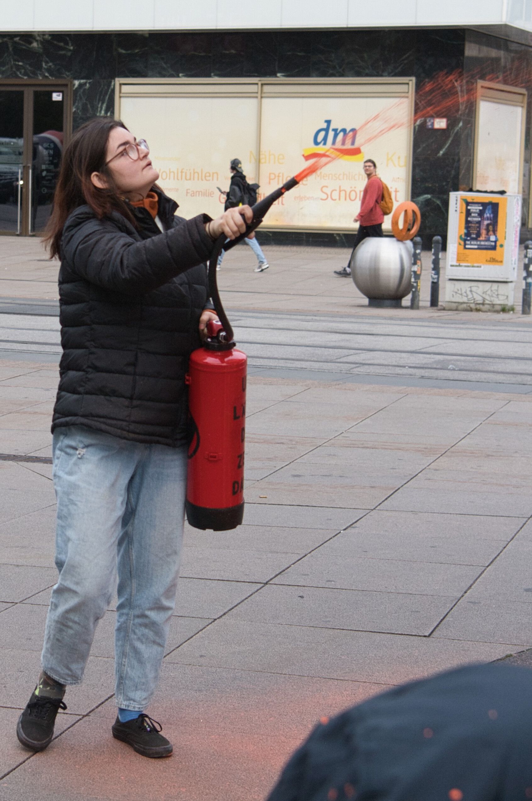 Image - Nach Anschlag auf die Weltzeituhr: Klima-Lilli steht erneut vor Gericht