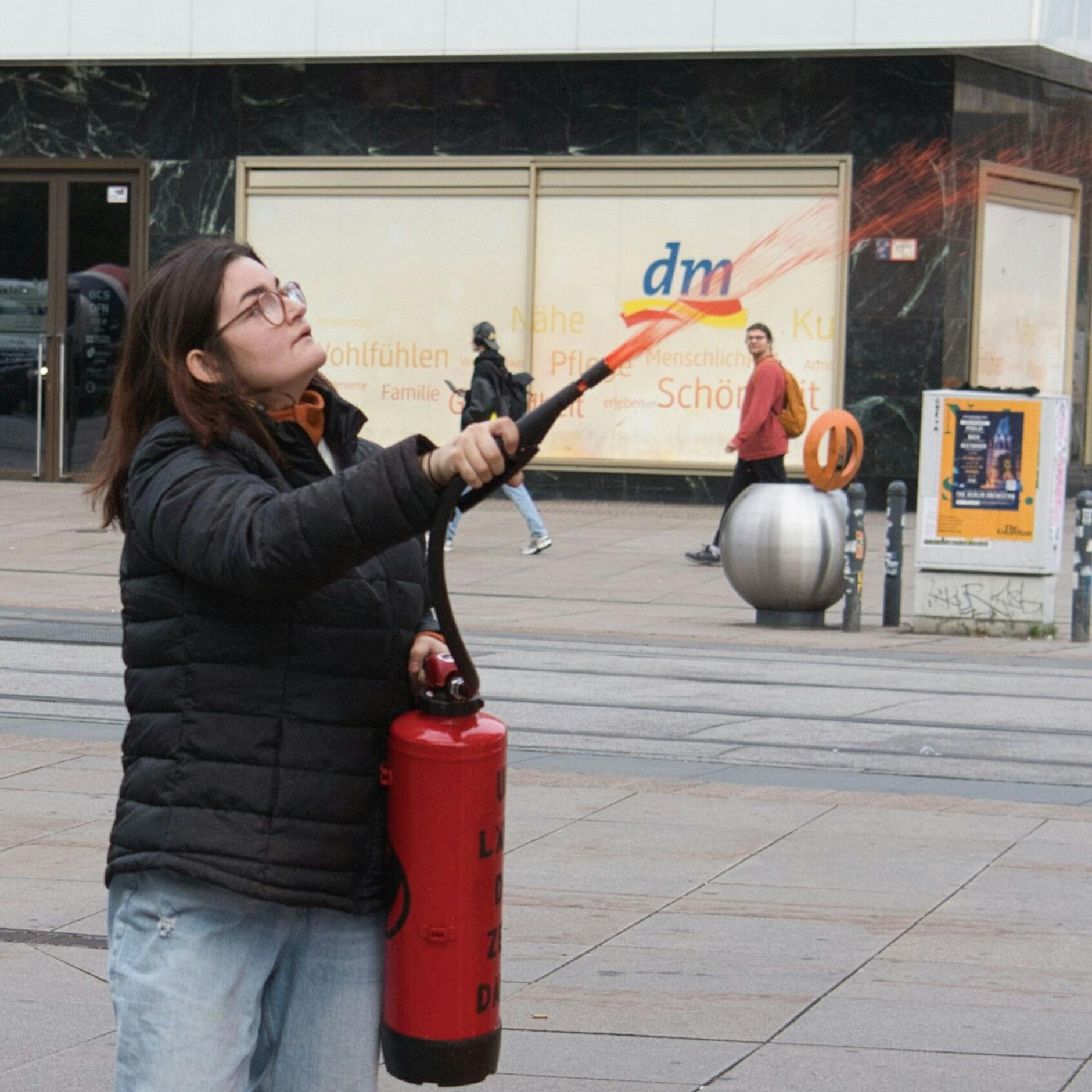 Image - Nach Anschlag auf die Weltzeituhr: Klima-Lilli steht erneut vor Gericht