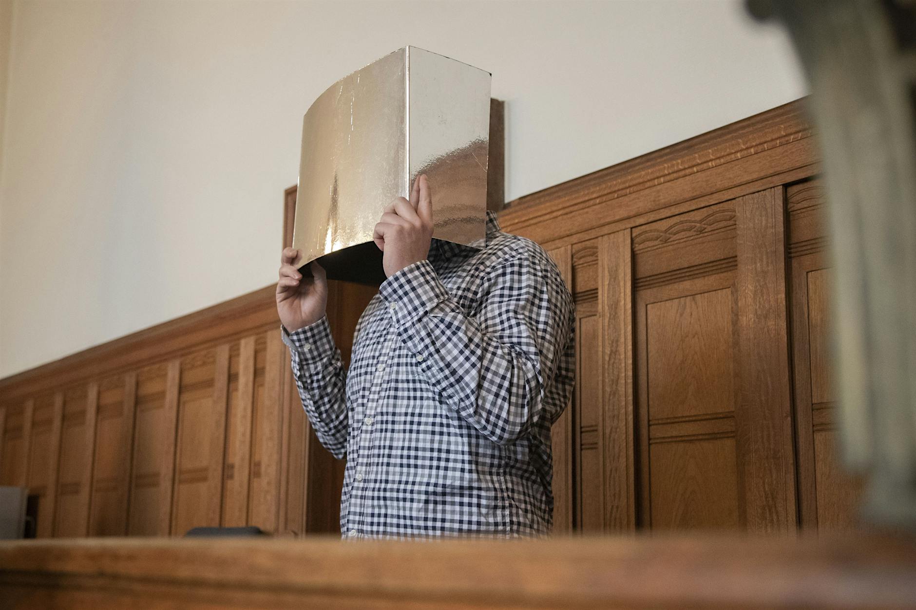 Auf Freigang aus dem Gefängnis: Vergewaltiger greift Ex-Frau an und flieht!