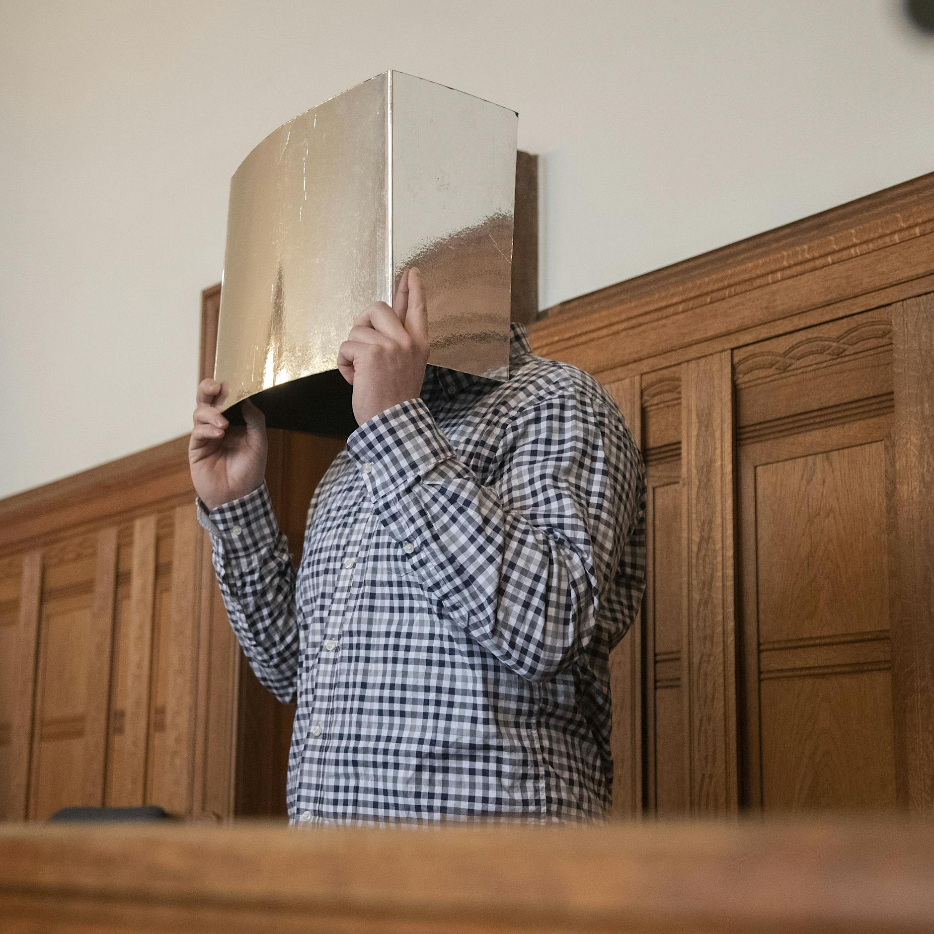 Auf Freigang aus dem Gefängnis: Vergewaltiger greift Ex-Frau an und flieht!