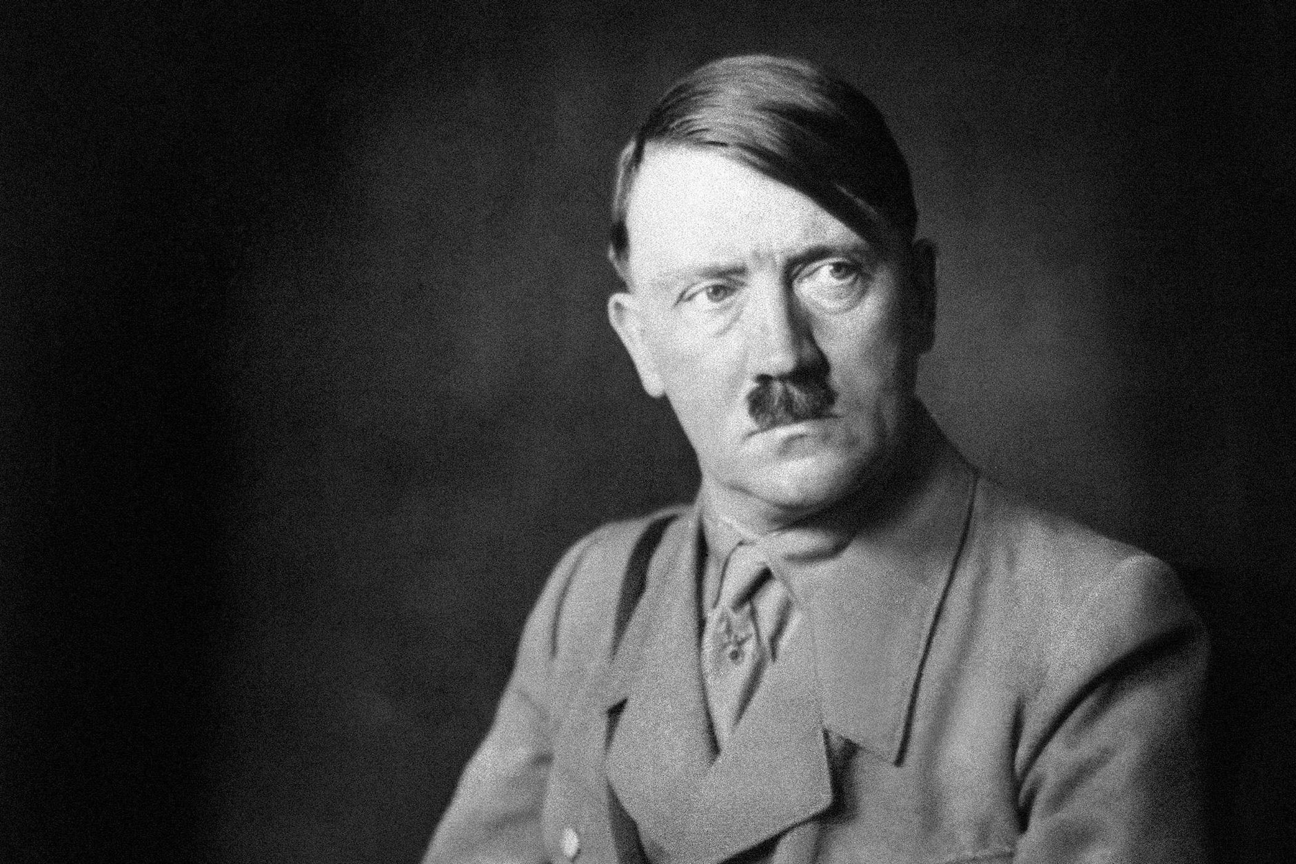 Verwechslung ausgeschlossen: Adolf Hitler aus Namibia hat mit dem Massenmörder auf dem Foto nichts zu tun.