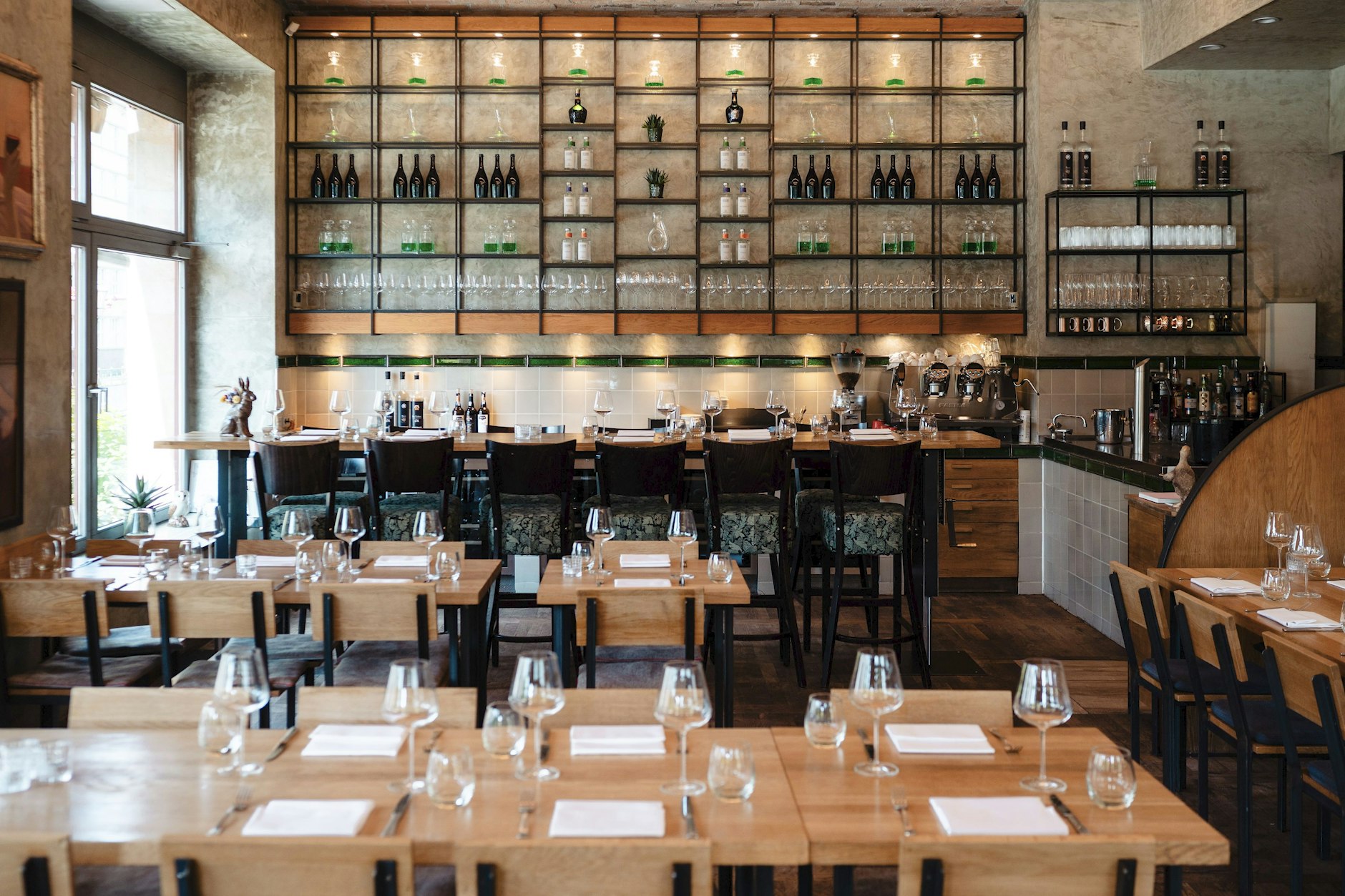 Gediegenes Ambiente: Rotisserie Weingrün in Mitte