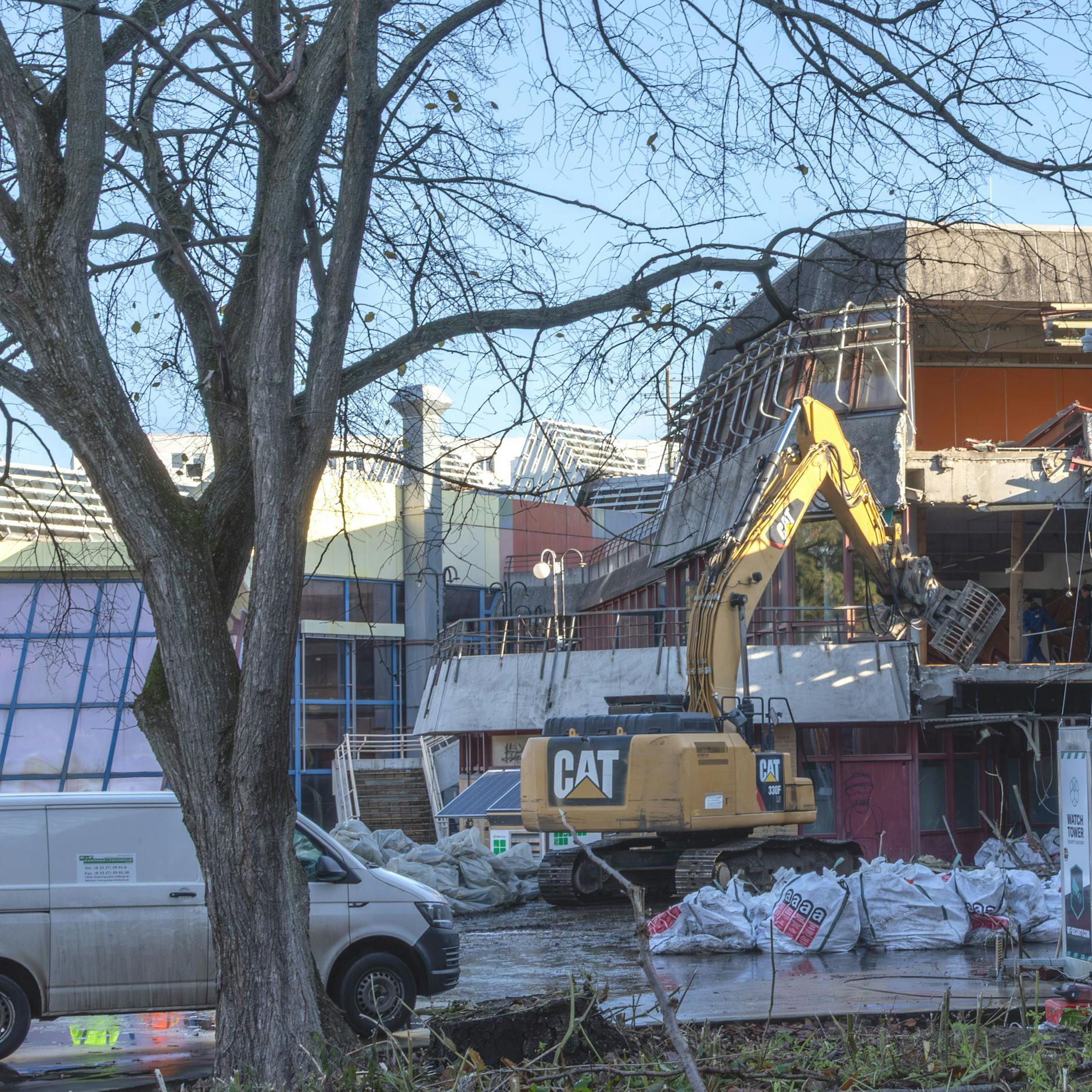 Schock für Berlin: Abriss des DDR-Spaßbads hat begonnen!