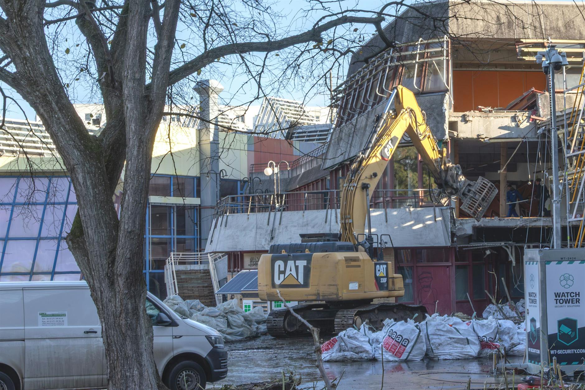 Schock für Berlin: Abriss des DDR-Spaßbads hat begonnen!