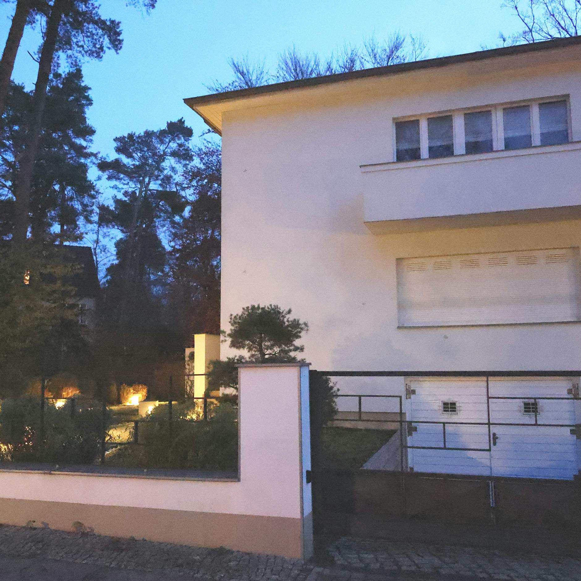 Mysteriöse Schüsse auf Anwaltshaus in Frohnau