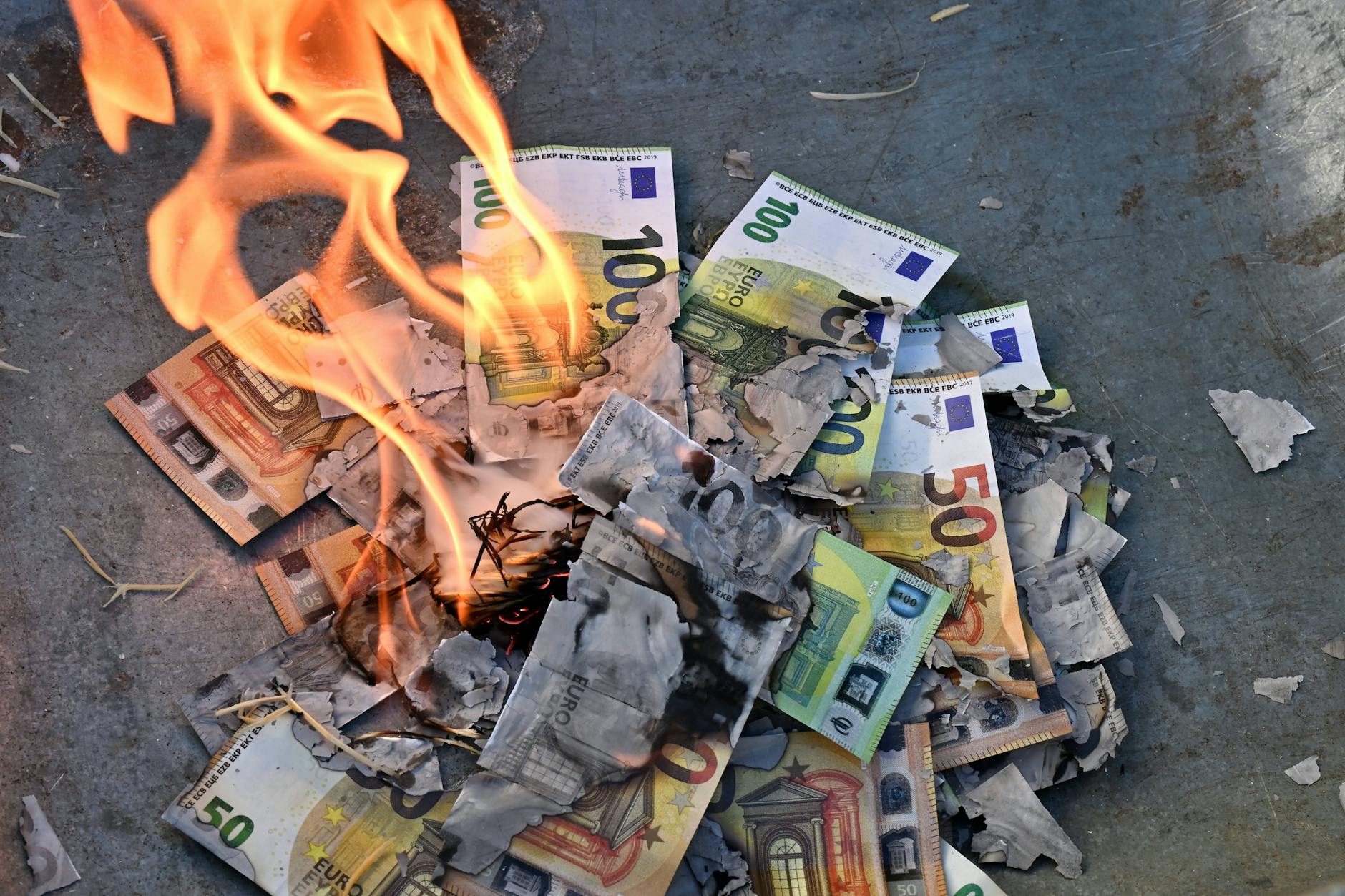 Berlins Katastrophenschutz kommt den Steuerzahler teuer zu stehen.