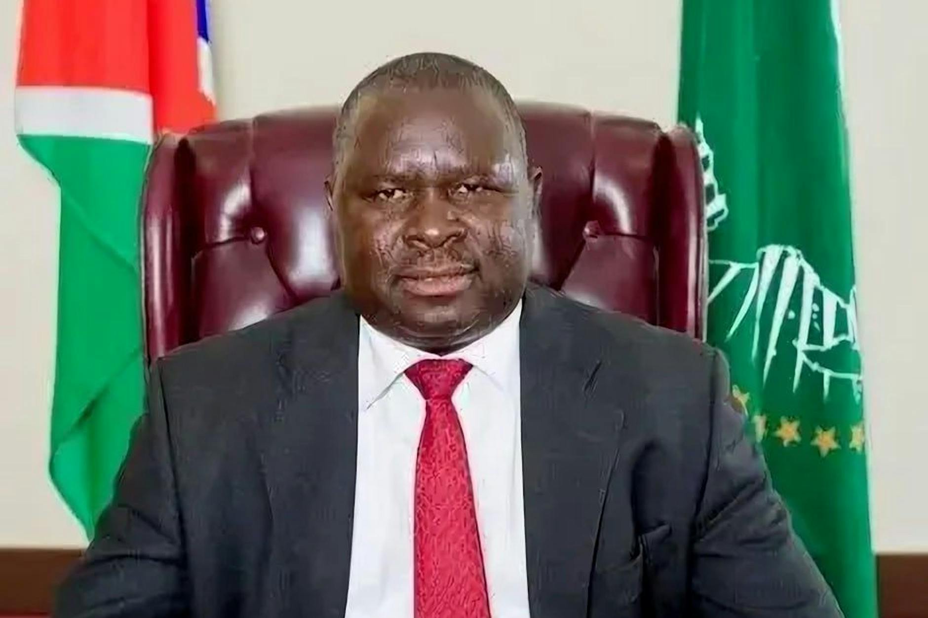 Adolf Hitler Uunona: Namibischer Politiker ändert seinen Namen!