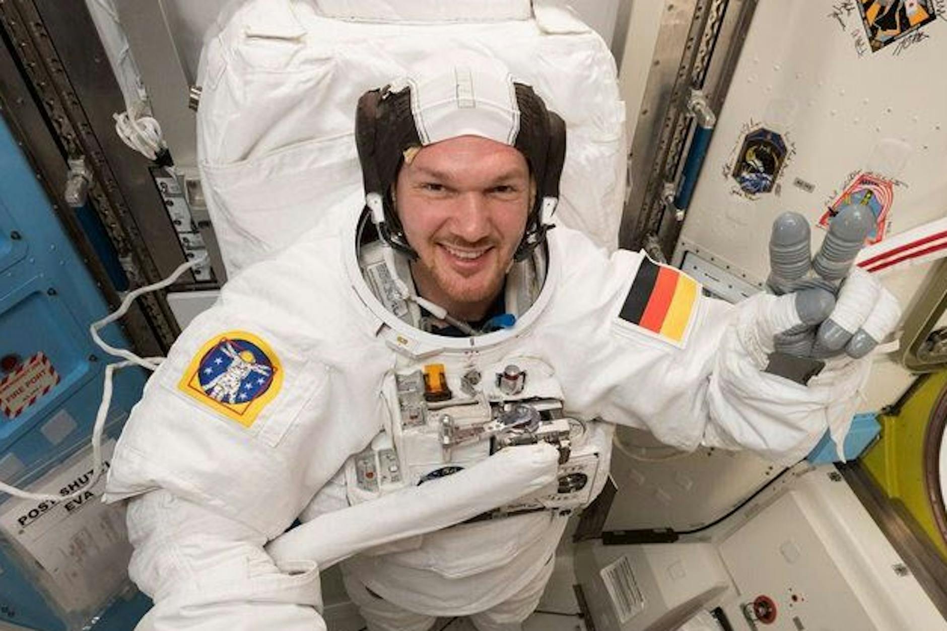 Hammer im All: Alexander Gerst vertritt Deutschland auf dem Mond!