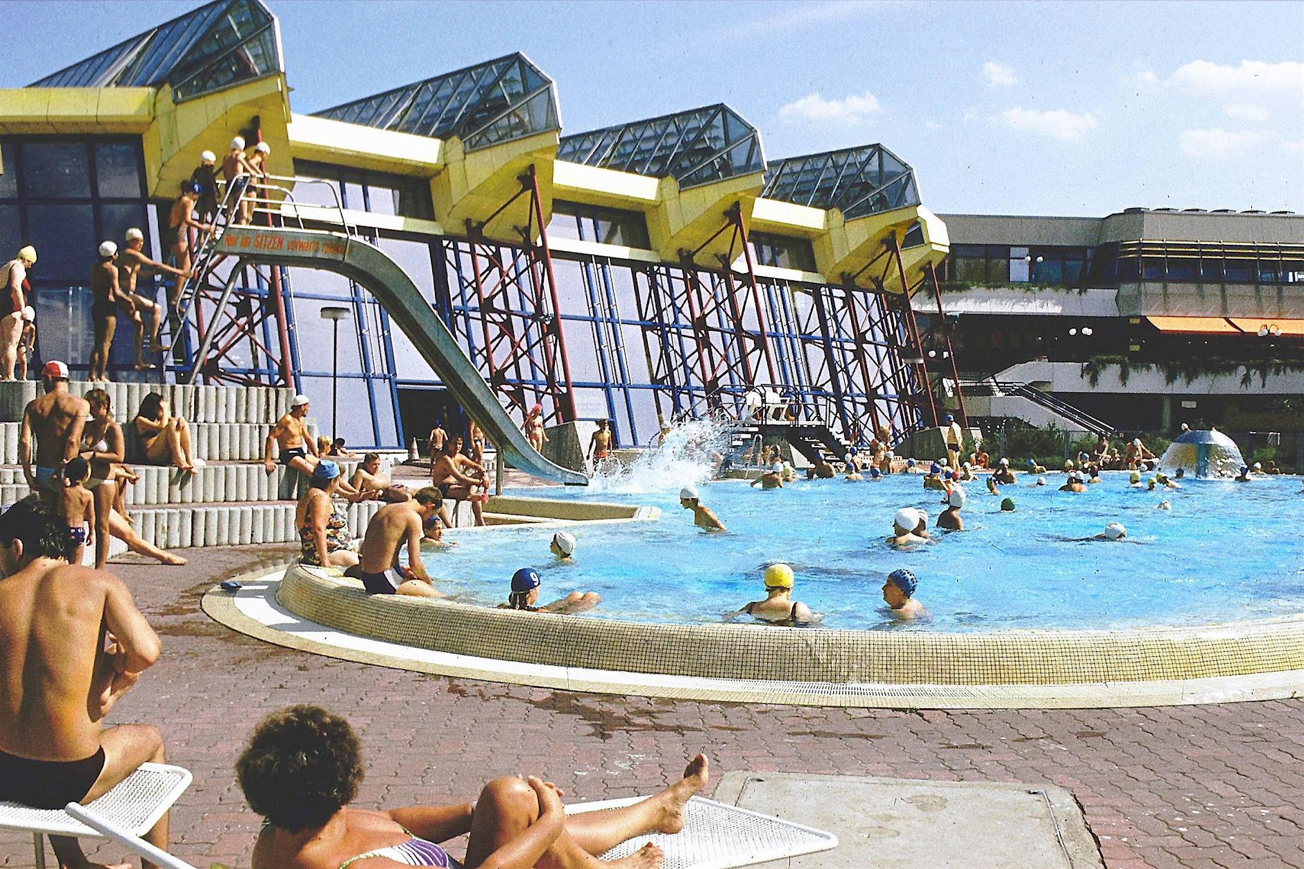 Schock für Berlin: Abriss des DDR-Spaßbads hat begonnen!