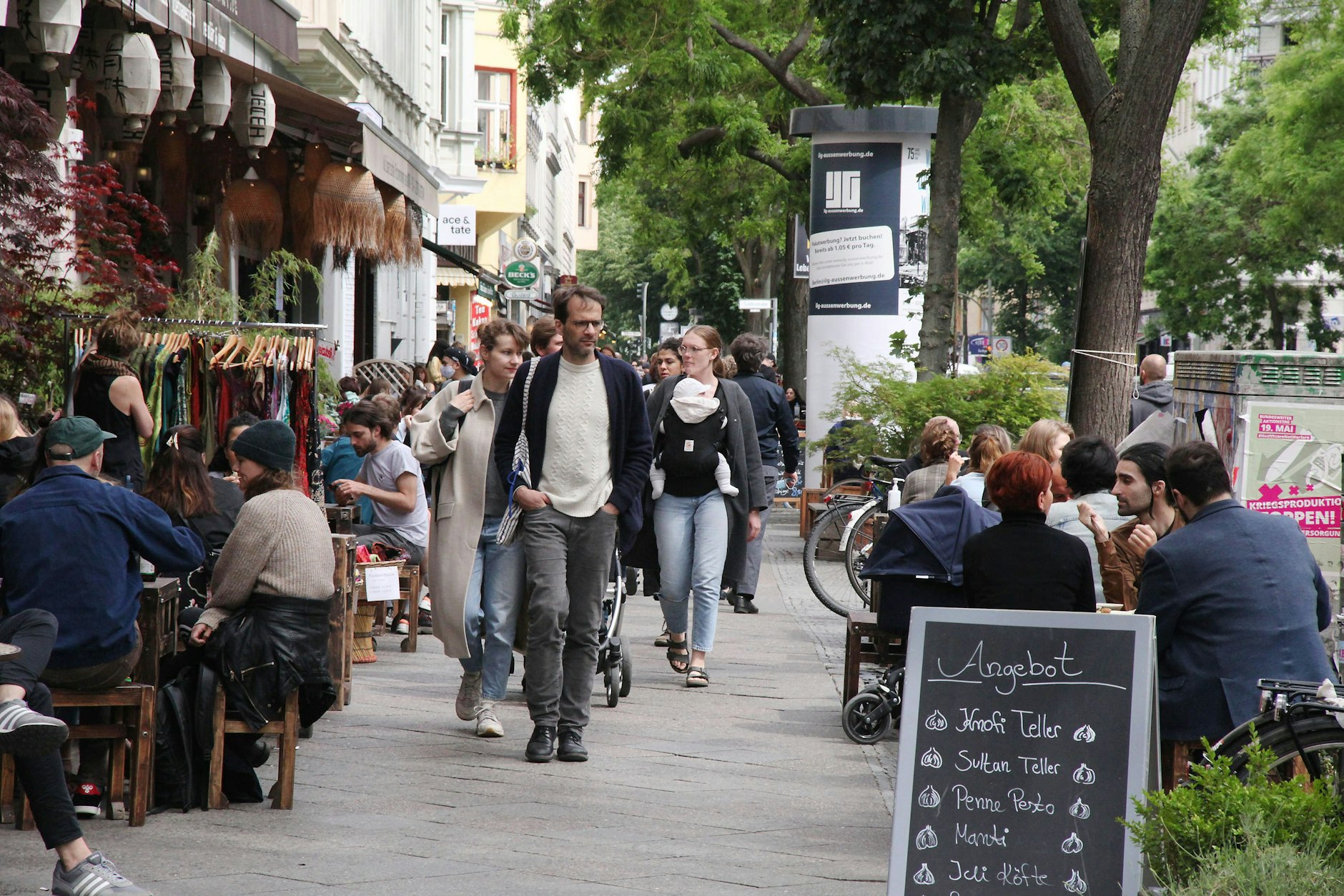 Der Landesrechnungshof kritisiert die derzeitige Regelung bezüglich der Nutzung von Berlins Bürgersteigen durch Restaurants.