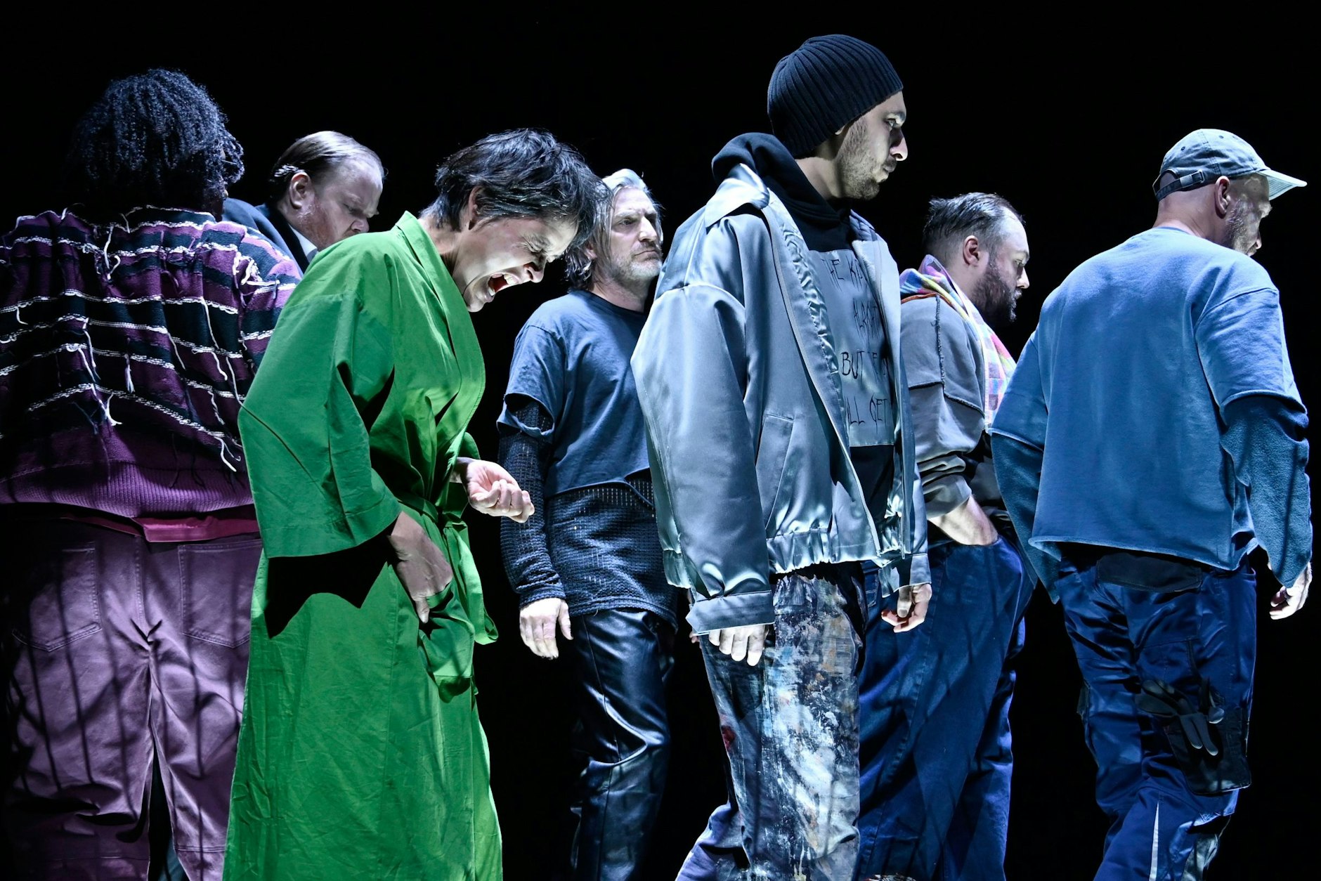 „Let Them Eat Chaos“ von Kae Tempest mit dem Ensemble des Deutschen Theaters