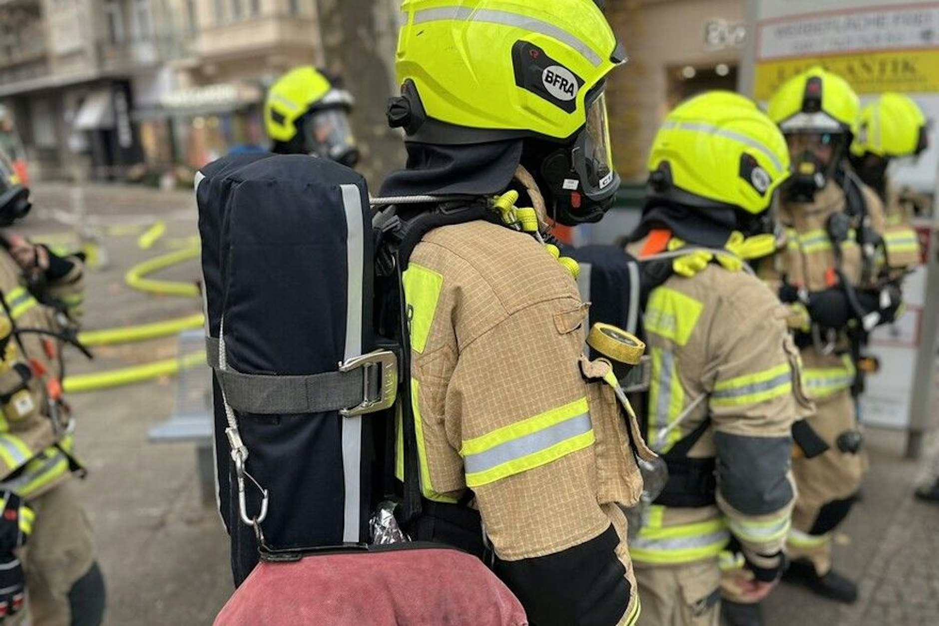 Insgesamt war die Feuerwehr mit 95 Einsatzkräften am U-Bahnhof vor Ort.