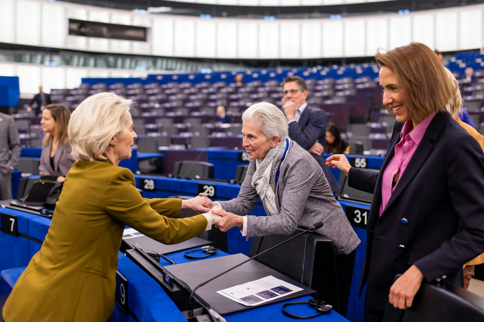 Sie halten noch zusammen: Ursula von der Leyen und Marie-Agnes Strack-Zimmermann.