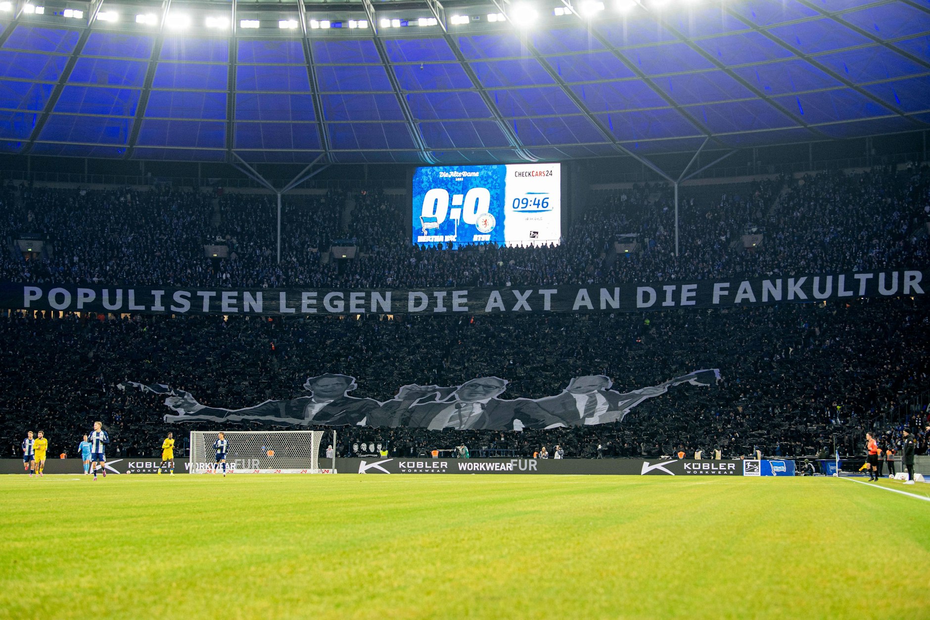 Herthas Fanszene vergangene Woche beim 1:0-Heimspiel gegen Braunschweig: zwölf Minuten Schweigen und ein Protestbanner. Populisten legen die Axt an die Fankultur.