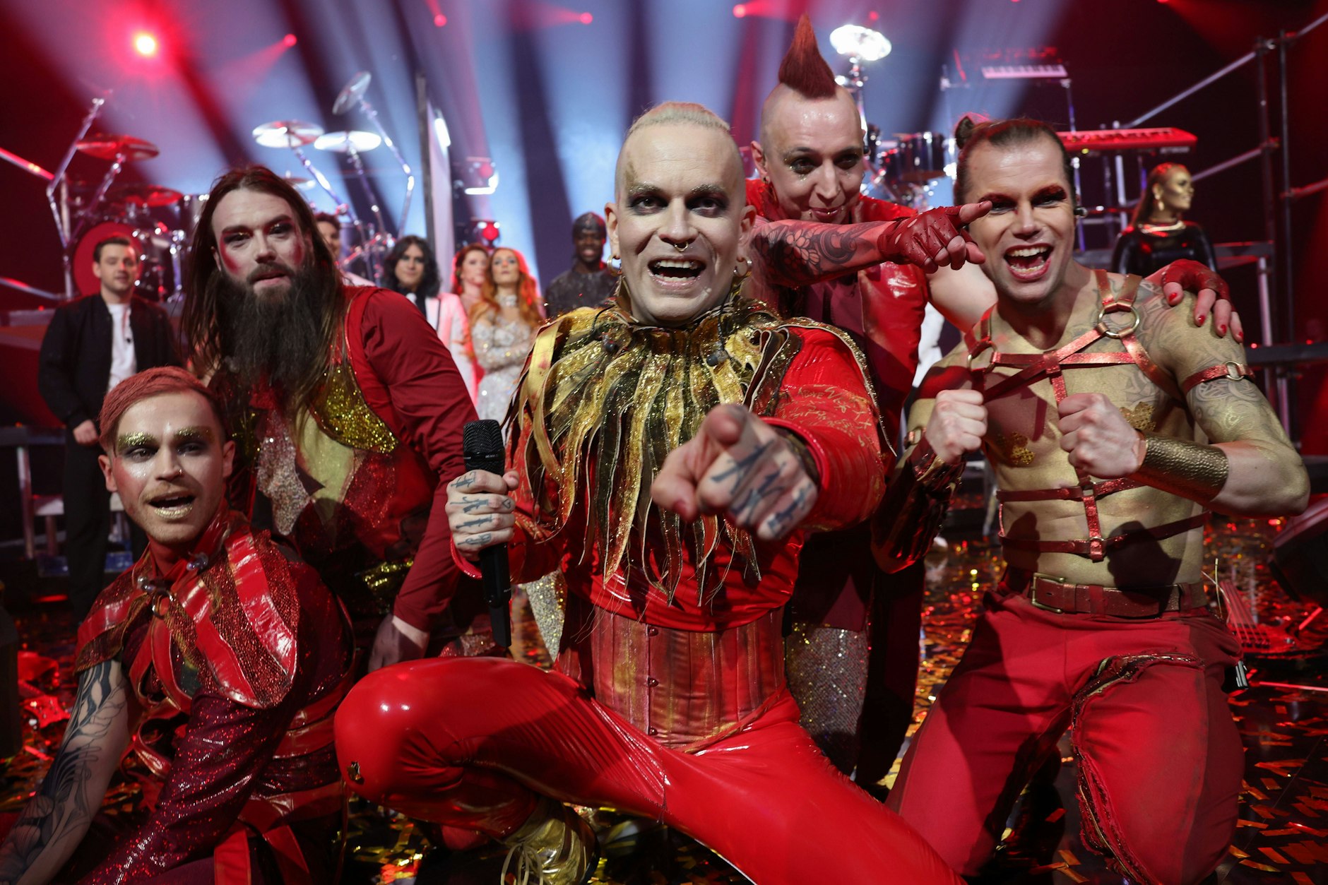 Lord of the Lost heizen auf dem speziellen Weihnachtsmarkt ein.