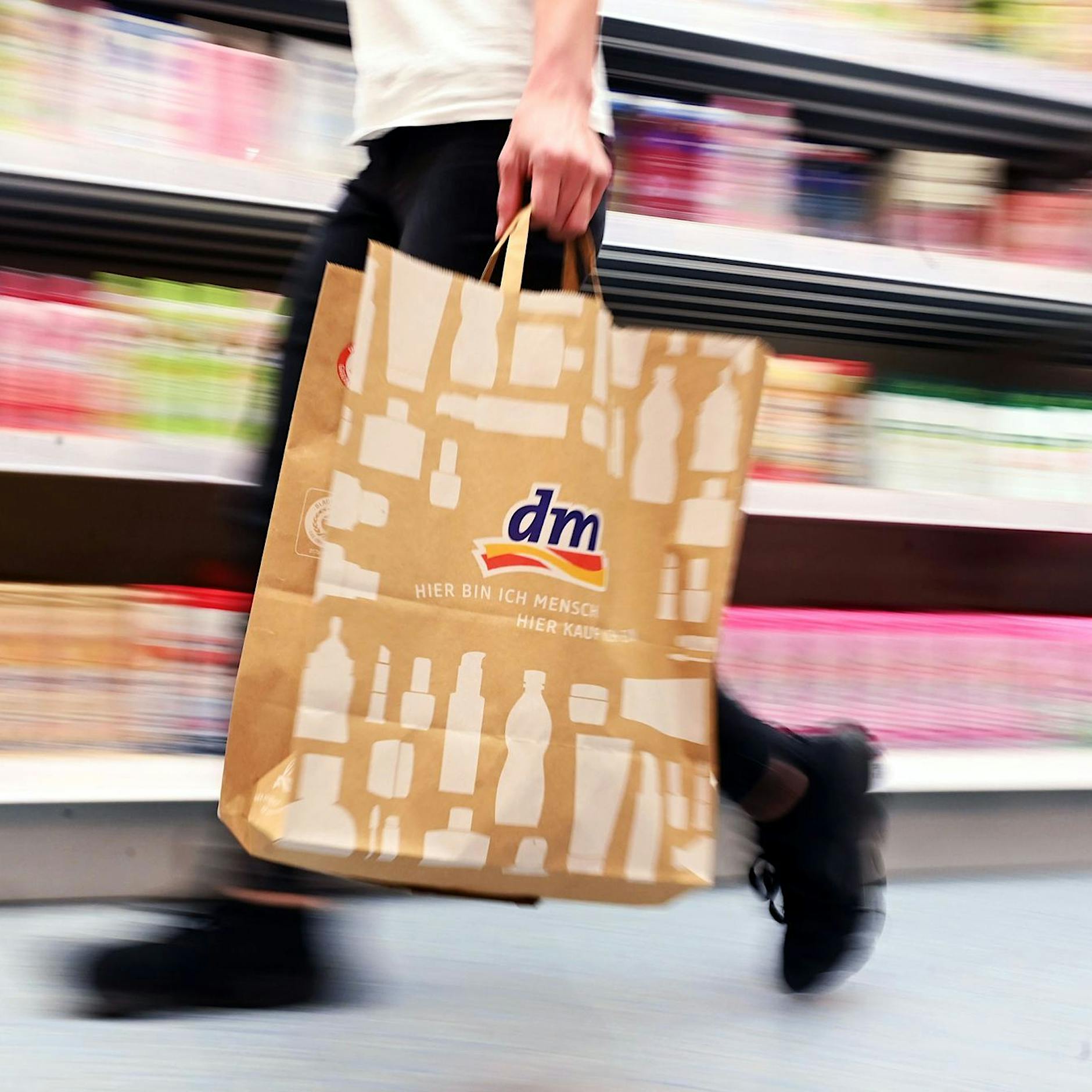 Ibuprofen und Hustenmittel: Wie dm mit rezeptfreien Medikamenten Kasse macht