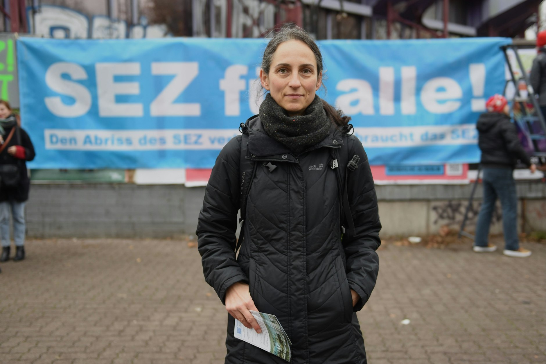 Elke M. kämpft gegen den Abriss des SEZ in Friedrichshain. Sie verbindet viele Kindheitserinnerungen mit dem DDR-Bau.