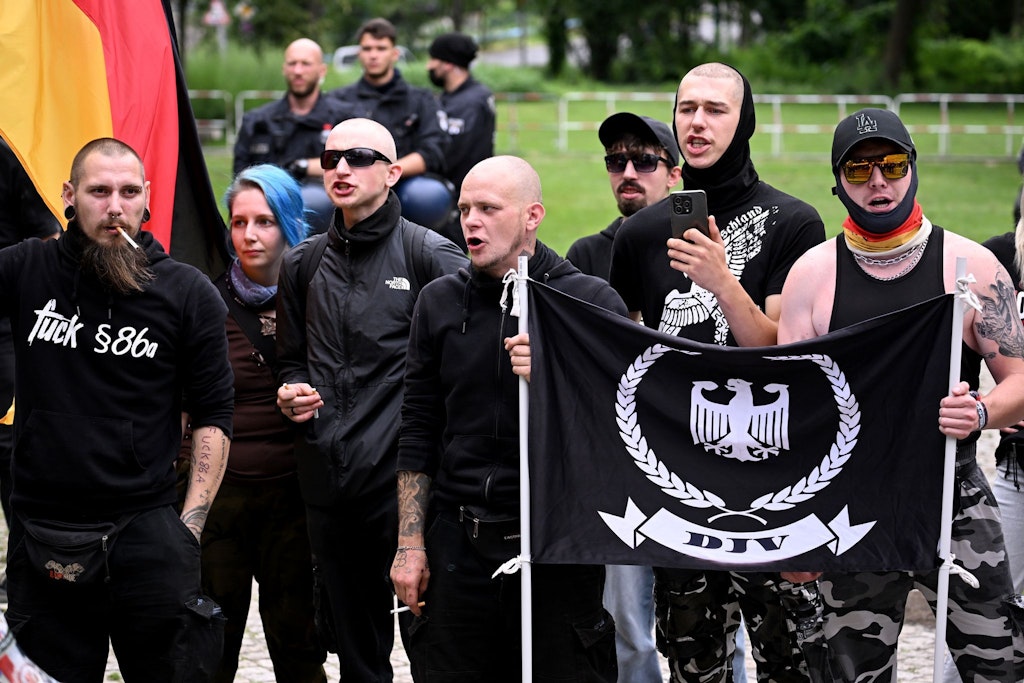 Neonazis wollen durch Berlin-Mitte ziehen – die Omas gegen rechts machen dagegen mobil