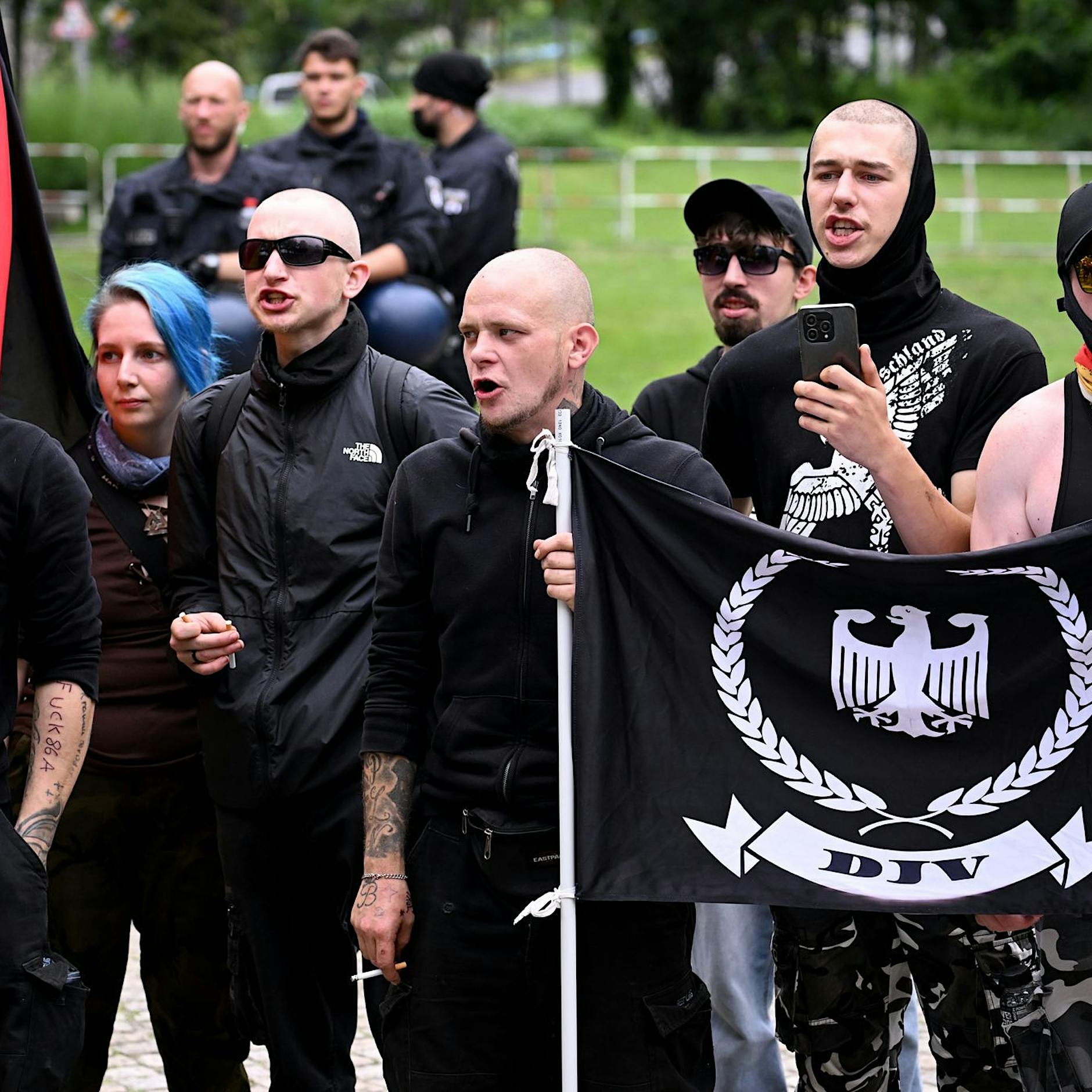 Neonazis wollen durch Berlin-Mitte ziehen – die Omas gegen rechts machen dagegen mobil