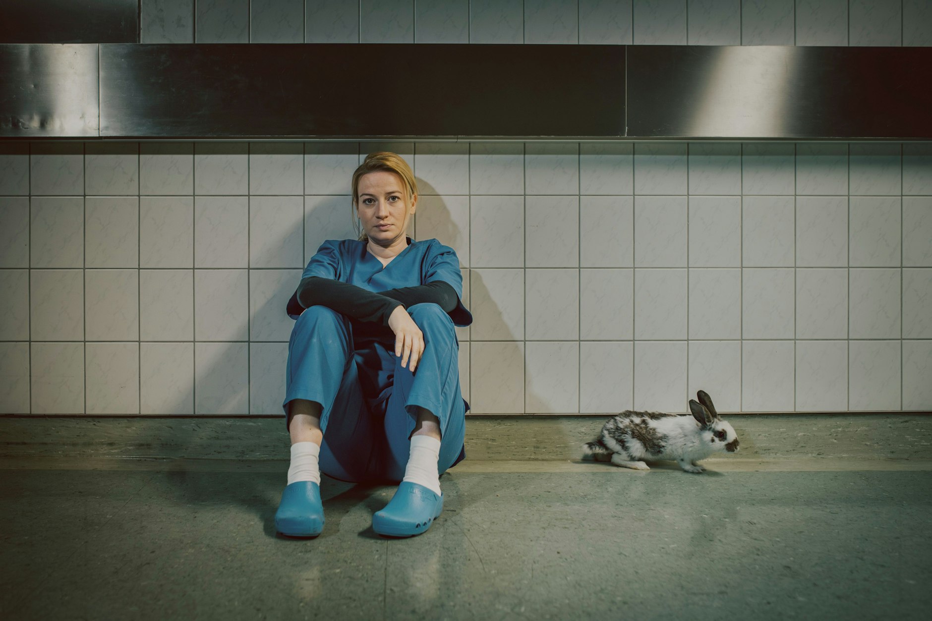 Unerwartete Unterstützung bekommt Rechtsmedizinerin Dr. Theresa Wolff (Nina Gummich) bei ihrem letzten Fall aus der Tierwelt.