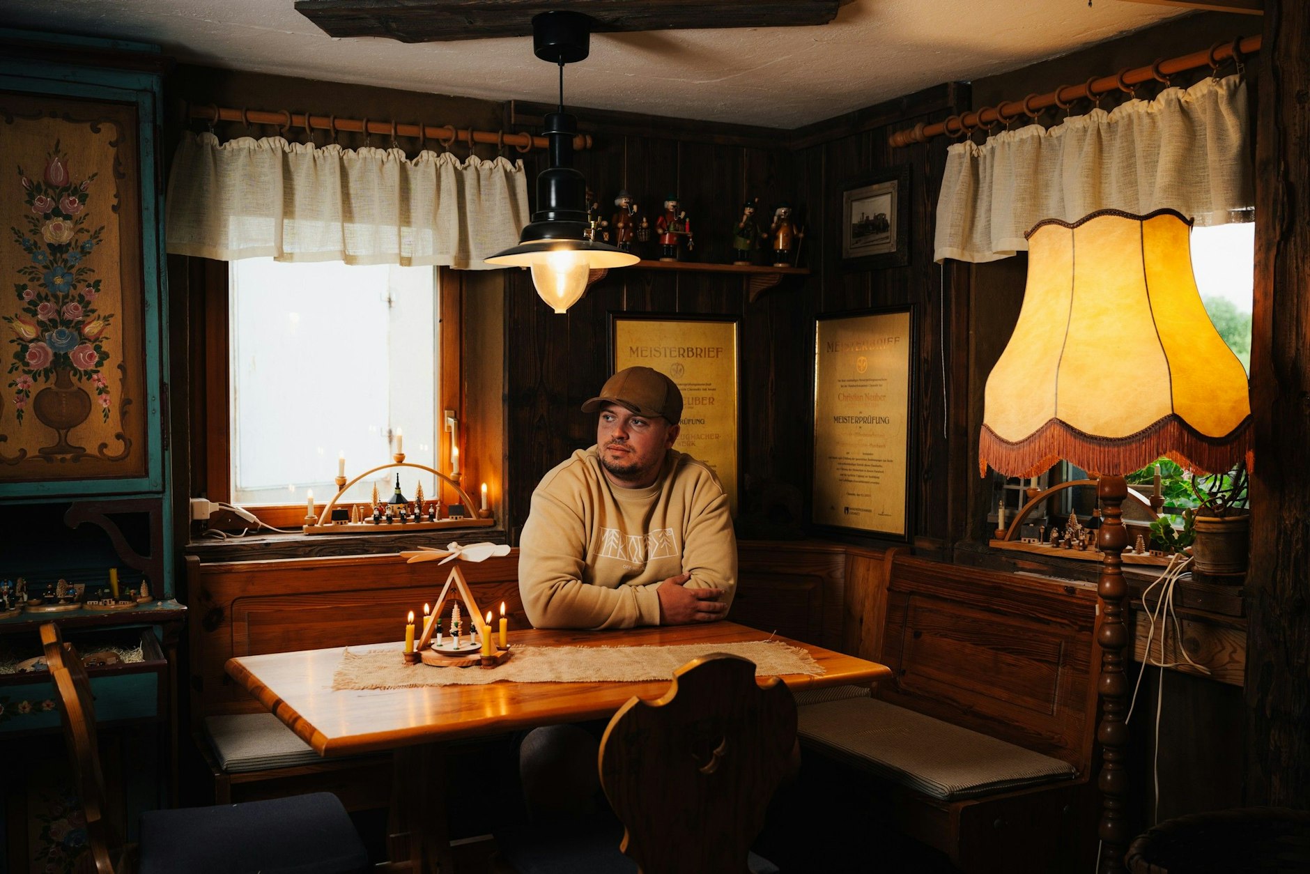 Hat Tradition und auch im Bildband seinen Platz: Kunsthandwerk aus dem Erzgebirge, hier in Christian Neubers Manufaktur in Seiffen