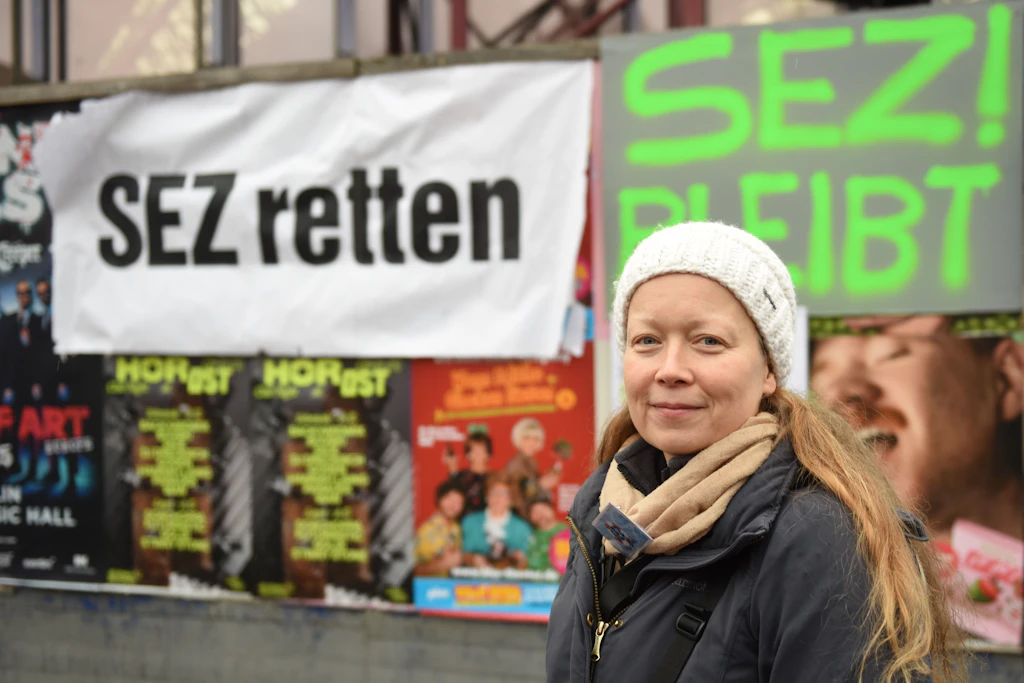 Susanne Lorenz kämpft mit der Initiative für den Erhalt des SEZ. „Es ist ein Skandal, was hier am Mittwoch passiert ist“, sagt sie zu den heimlichen Abrissarbeiten der WBM.