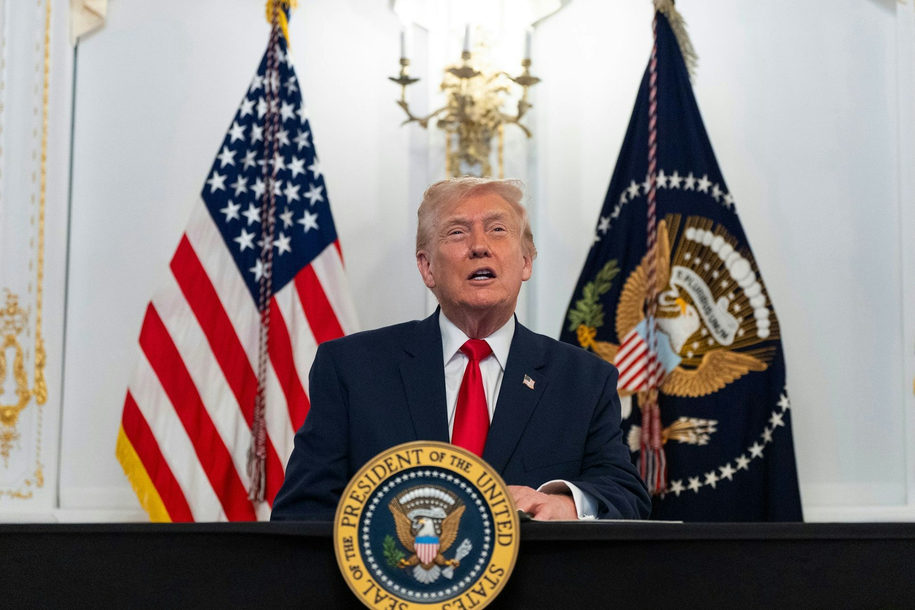 US-Präsident Donald Trump spricht an Thanksgiving von seinem Anwesen Mar-a-Lago per Video zu den US-Truppen.