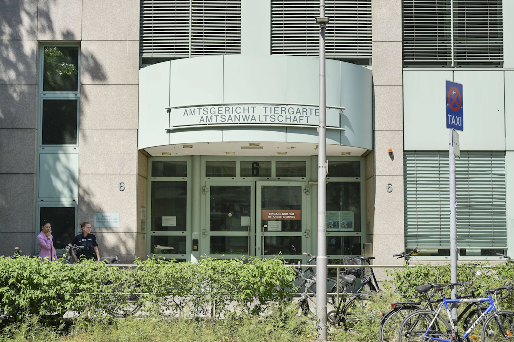 Das Amtsgericht Tiergarten. Hier wird dem Arzt der Prozess gemacht. Ihm droht neben einer Freiheitsstrafe womöglich auch der Verlust seiner Approbation.