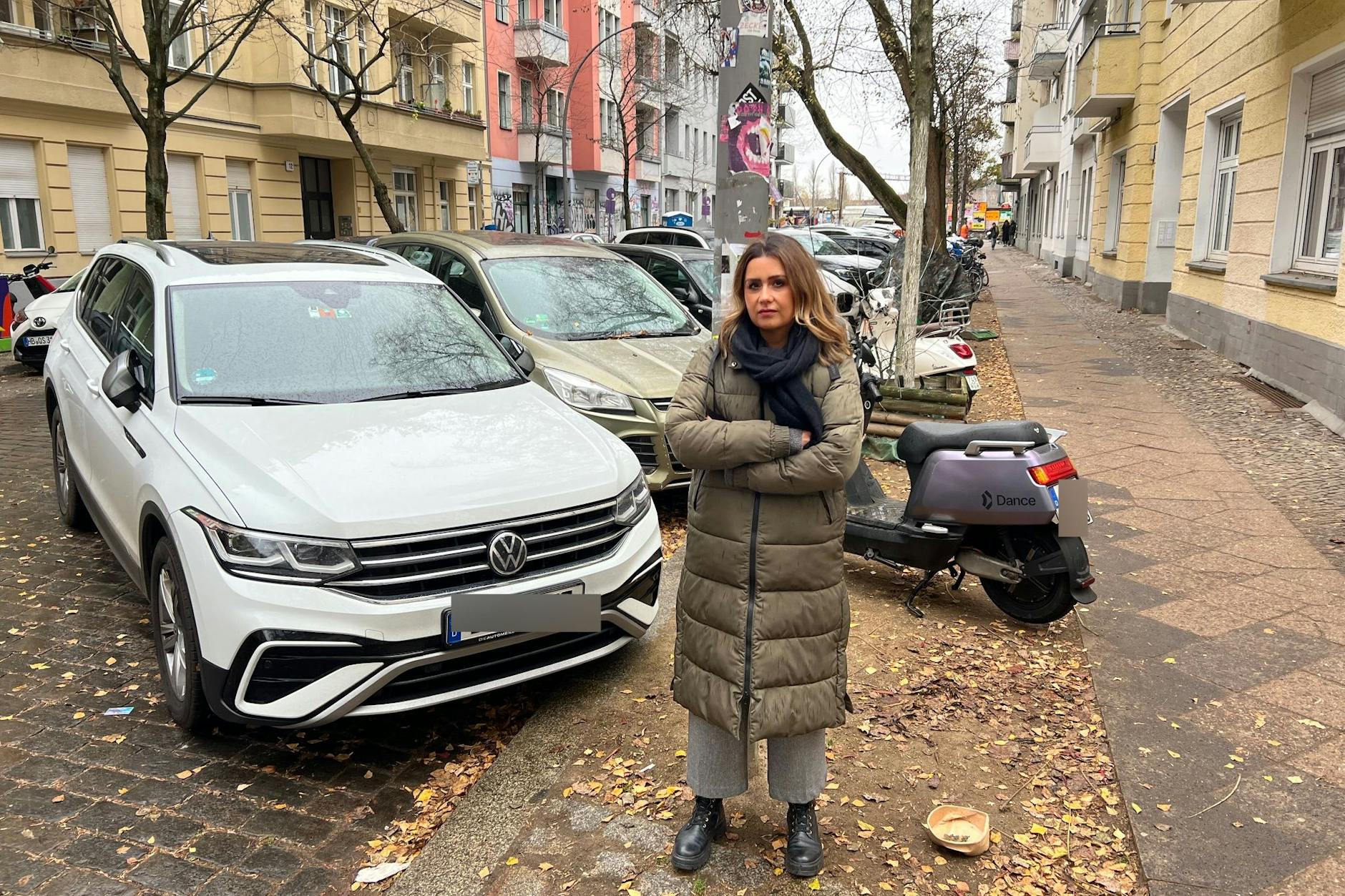Marita Fabeck (CDU) setzt sich für das Querparken in der Dirschauer Straße ein.