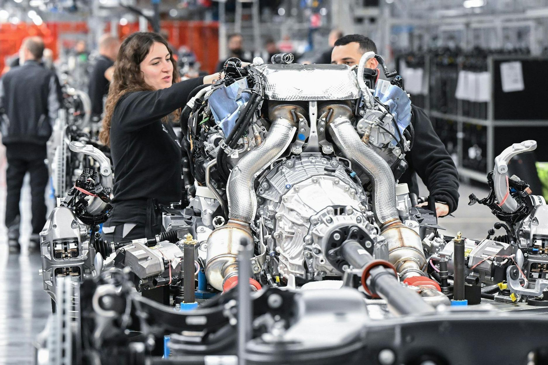 Die Beschäftigungssituation am Autostandort Deutschland hat sich laut einer Studie 2023 kaum verbessert.