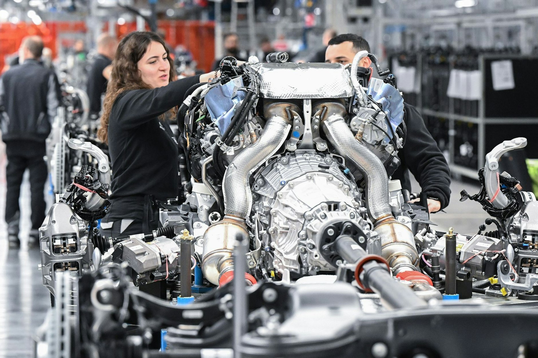 Die Beschäftigungssituation am Autostandort Deutschland hat sich laut einer Studie 2023 kaum verbessert.