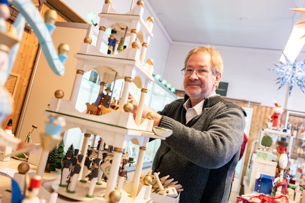 Doofe-Westler-entsorgten-wertvolle-Holz-Sch-tze-aus-dem-Erzgebirge-im-M-ll