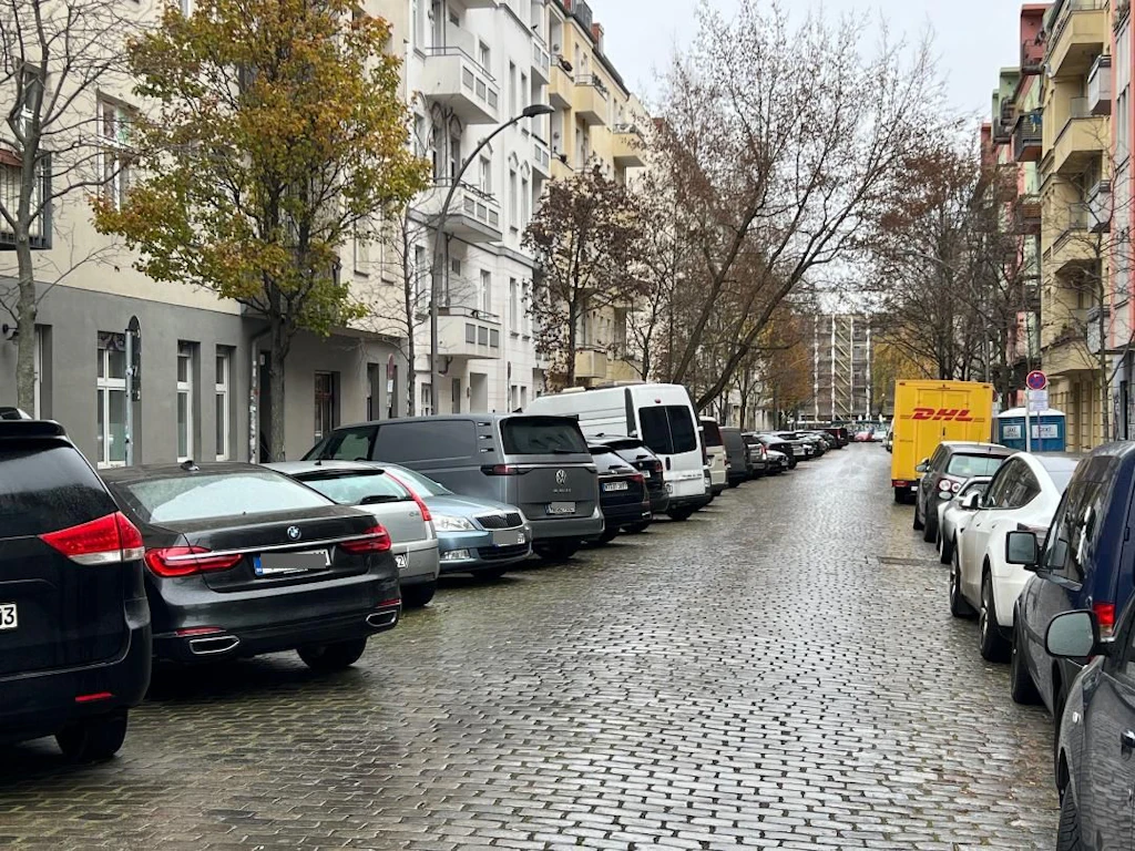 Parkplatz-Ärger in Friedrichshain: Anwohner wütend über neue Verbote