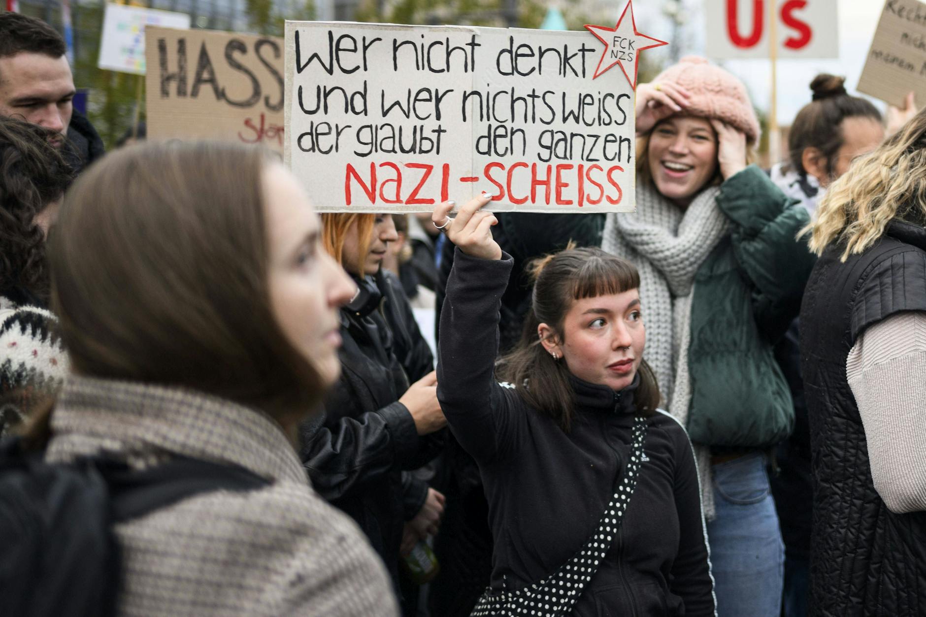 Demos sorgen für Chaos in Berlin: Heute Auto stehen lassen!