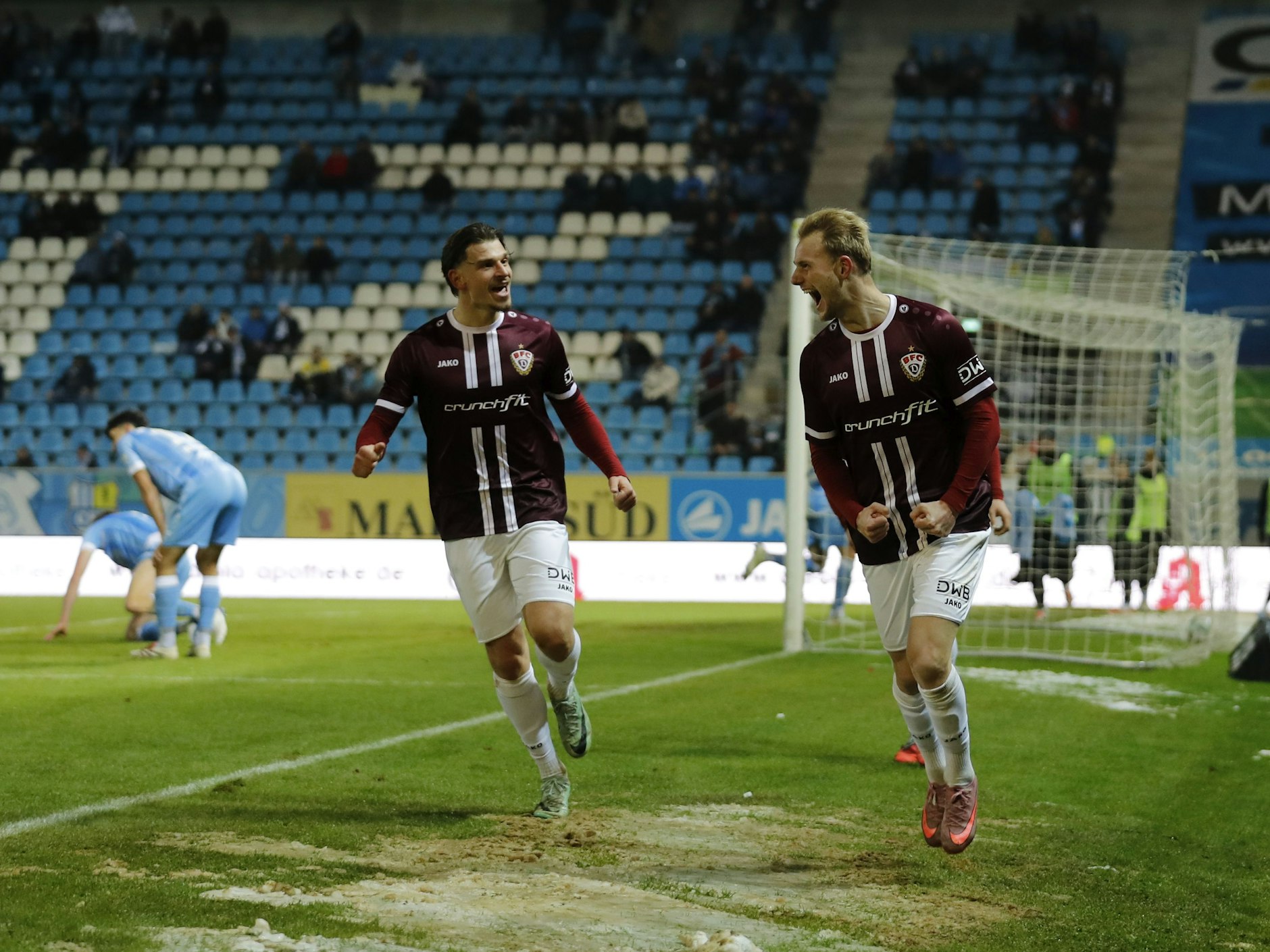 n der 43. Minute jubelte Torschütze Willi Reincke (r.) mit Leander Fritzsche noch über das 1:0 für den  BFC Dynamo,