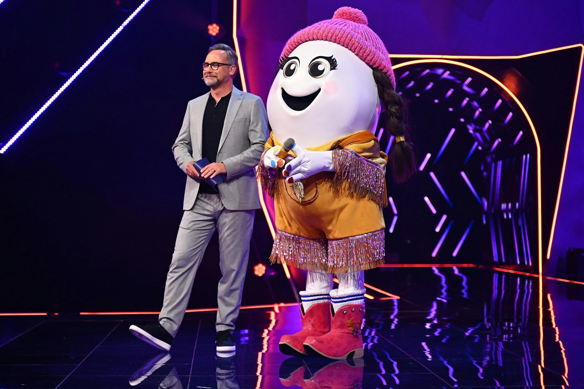 Der Star im Ei Eggi kann nur Collien Fernandes sein: Viele Fans der Show glauben, dass sie der „Masked Singer“ ist.