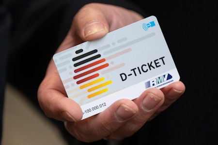 Böse Falle beim Deutschlandticket: Tausenden droht die Kündigung!