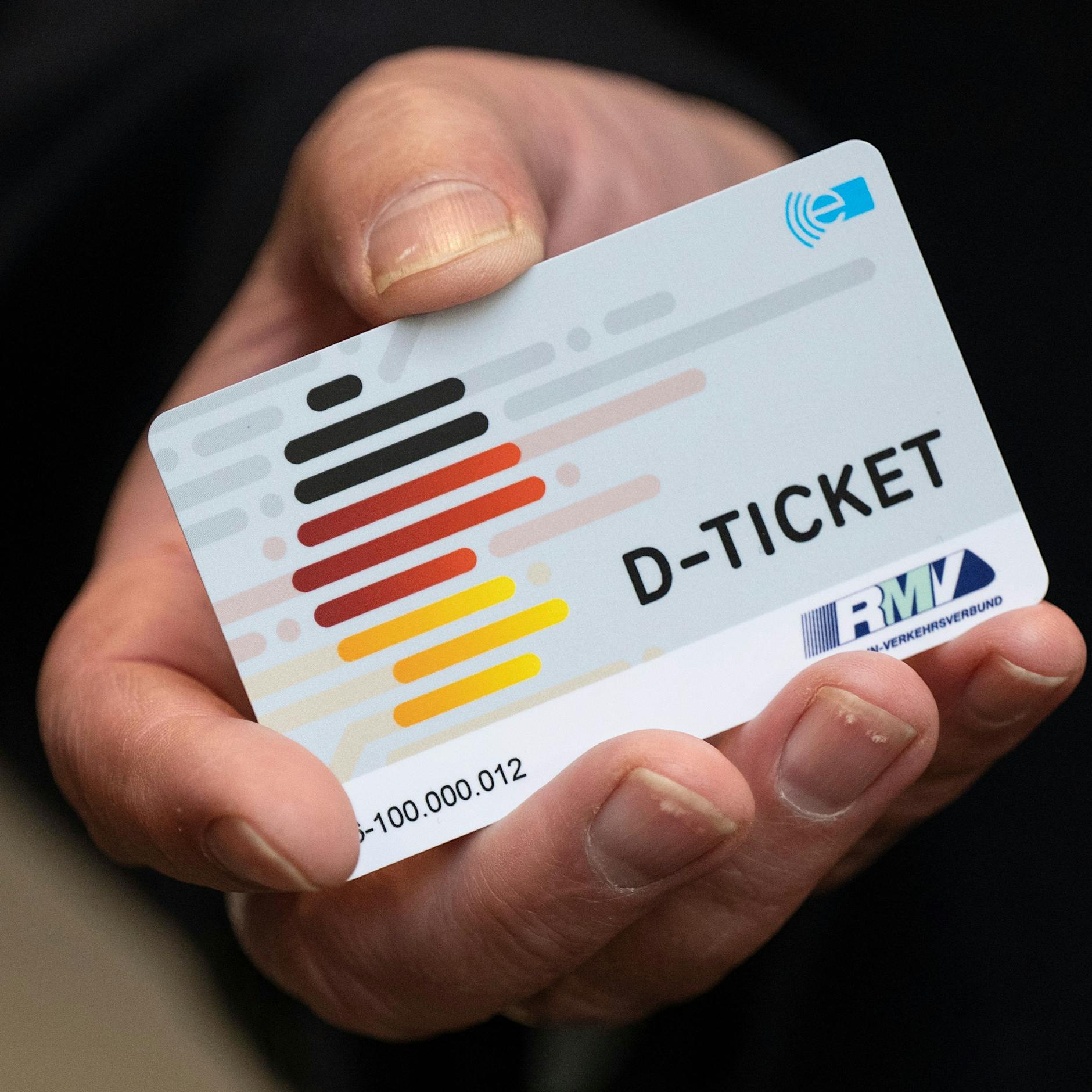 Böse Falle beim Deutschlandticket: Tausenden droht die Kündigung!