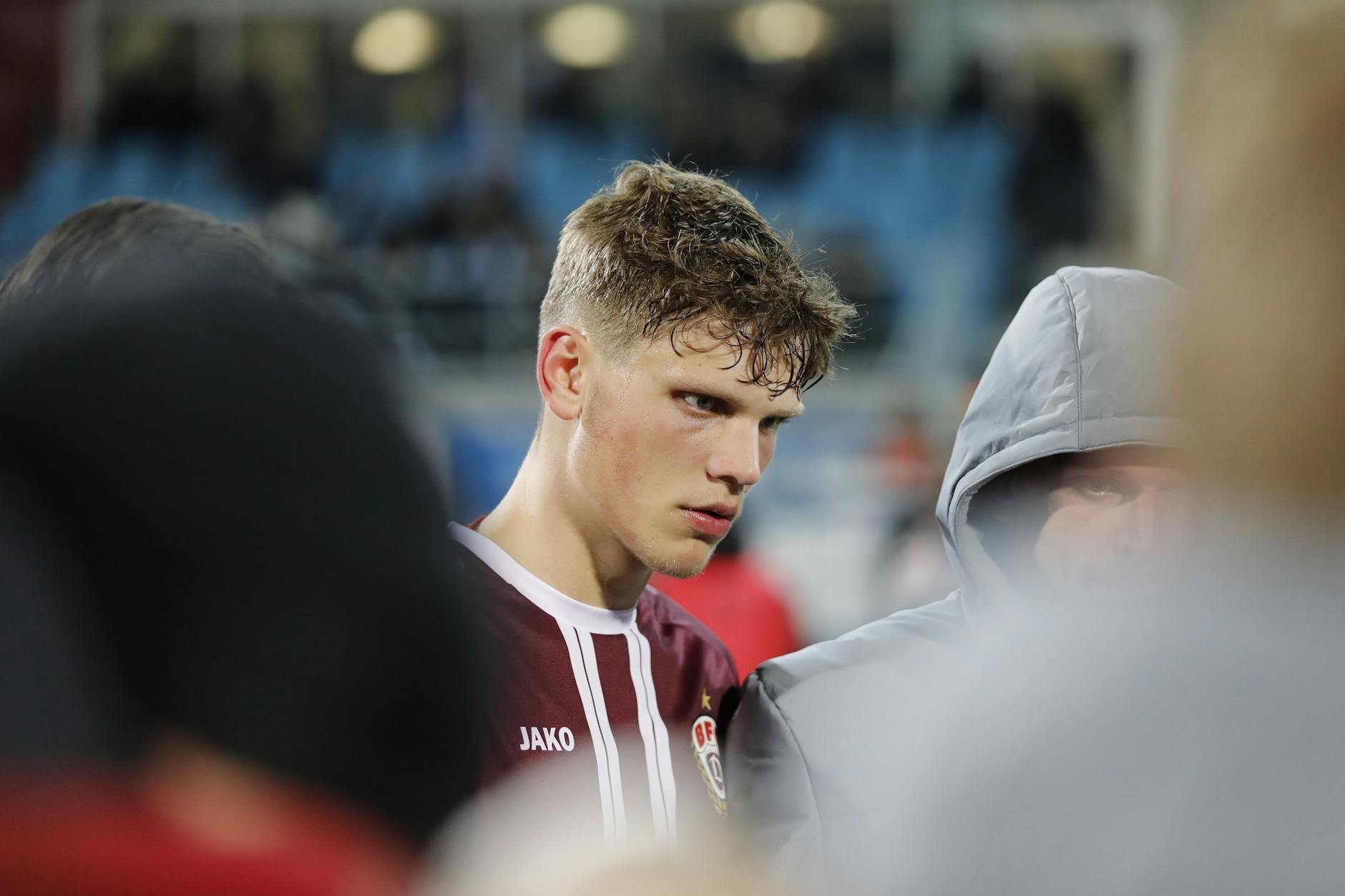 Dynamos Teenie Moritz Polte war wegen seine Fehlers, der zum Strafstoß für Chemnitz führte, am meisten gefrustet.