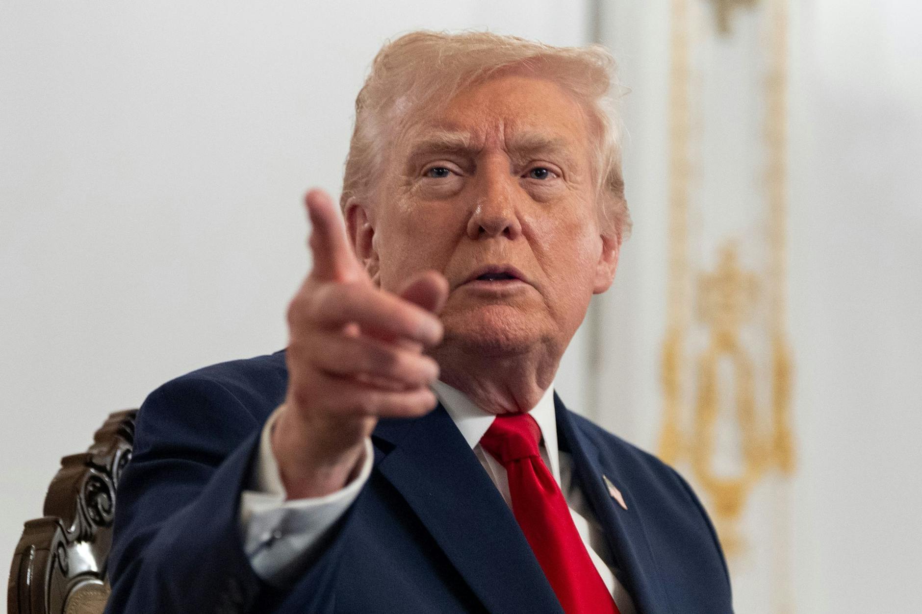 US-Präsident Donald Trump spricht zu Reportern.