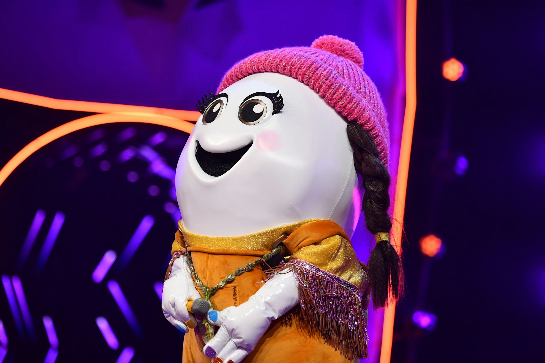 Ach du dickes Ei! Eggi unterhält die Zuschauer bei Masked Singer bestens. Doch wer ist der Star im Kostüm? Fans tippen auf Collien Fernandes.
