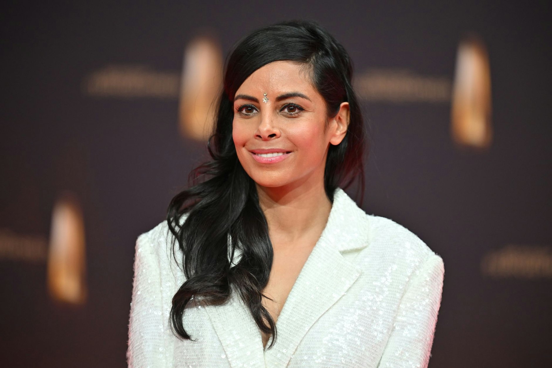 Collien Fernandes soll angeblich als Eggi bei Masked Singer auf der Bühne stehen. Ob die Theorie wirklich stimmt?