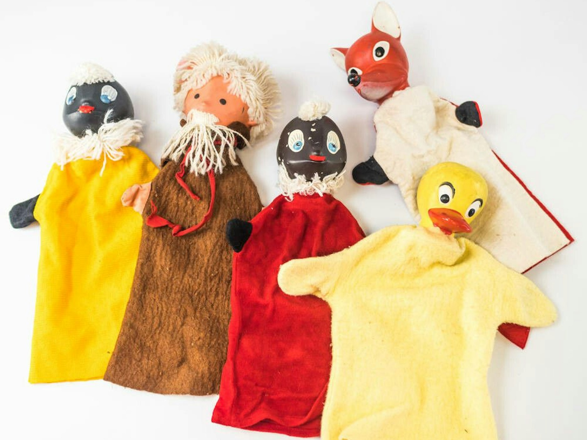 Die Stars des Kinderfernsehens in der DDR: Es gab sie auch als Handpuppen. So konnte jedes Kind eigene Geschichten mit dem Sandmännchen, Pittiplatsch und Schnatterinchen erfinden.