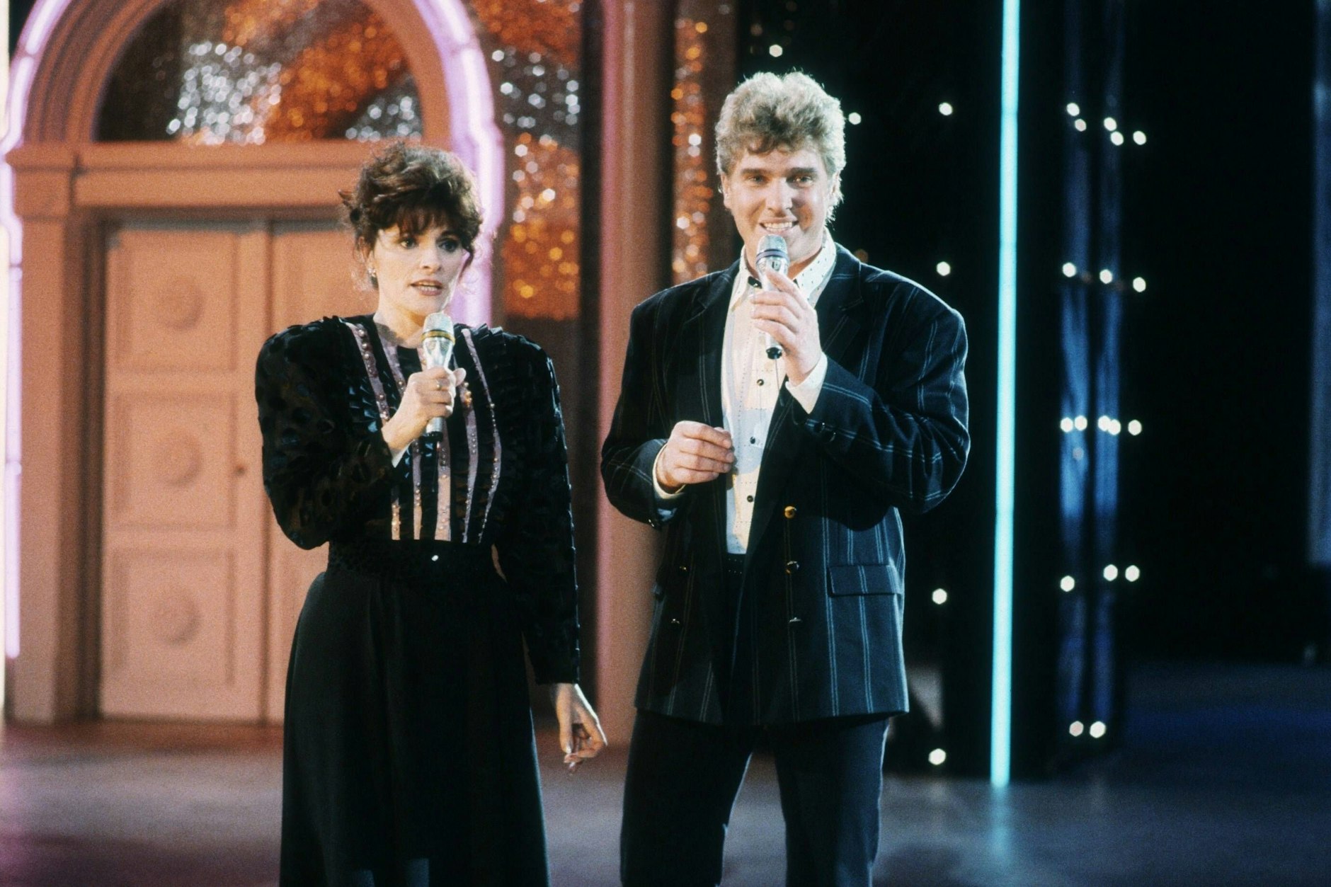 Frank Schöbel und Aurora Lacasa gelang mit Weihnachten in Familie ein Volltreffer. Die Platte wurde zur erfolgreichsten Weihnachtsplatte der DDR.