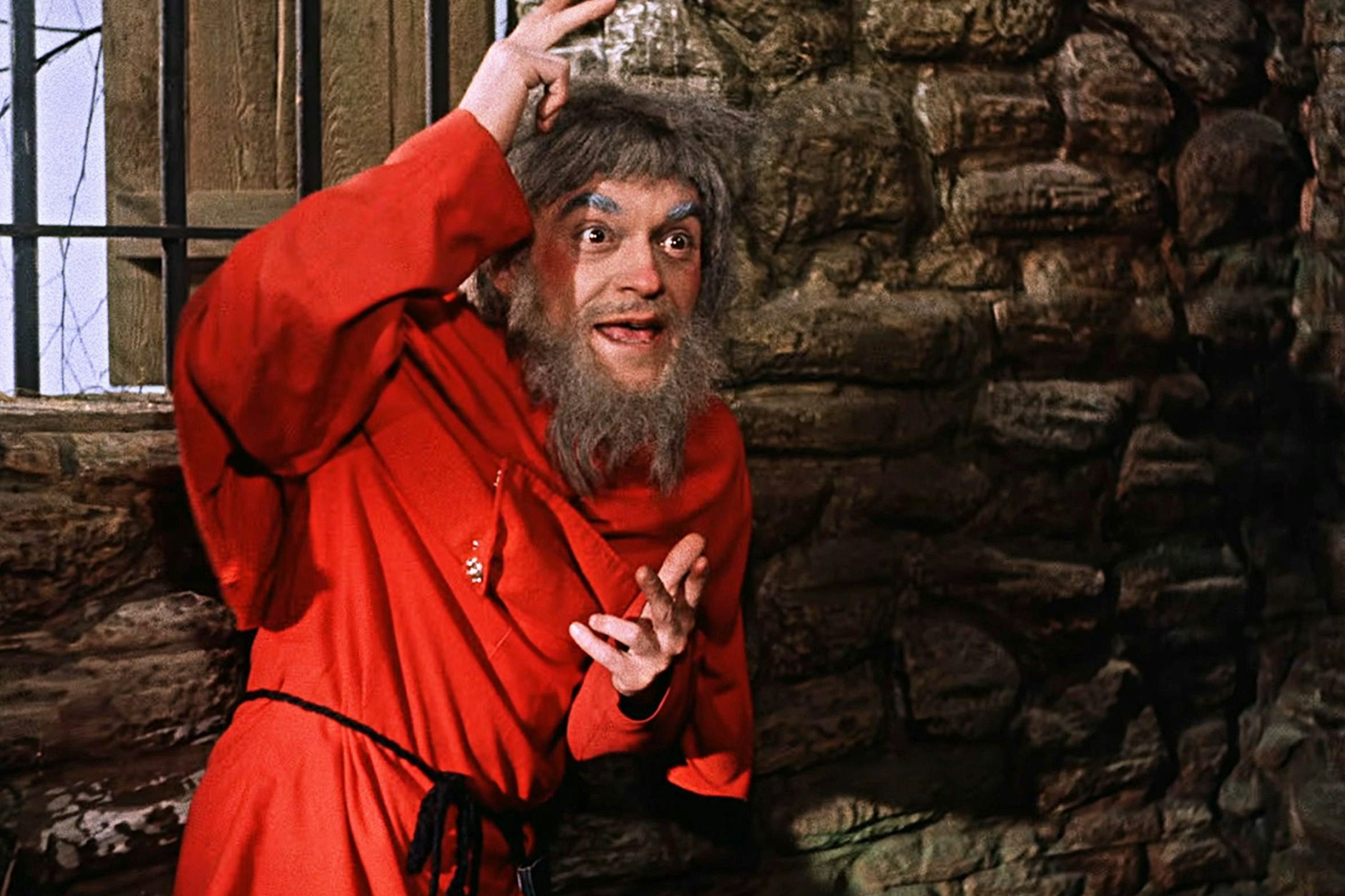 Siegfried Seibt, der auch das Rumpelstilzchen in der Serie Spuk unterm Riesenrad spielte, übernahm im DDR-Märchen Das Zaubermännchen die gleiche Rolle.